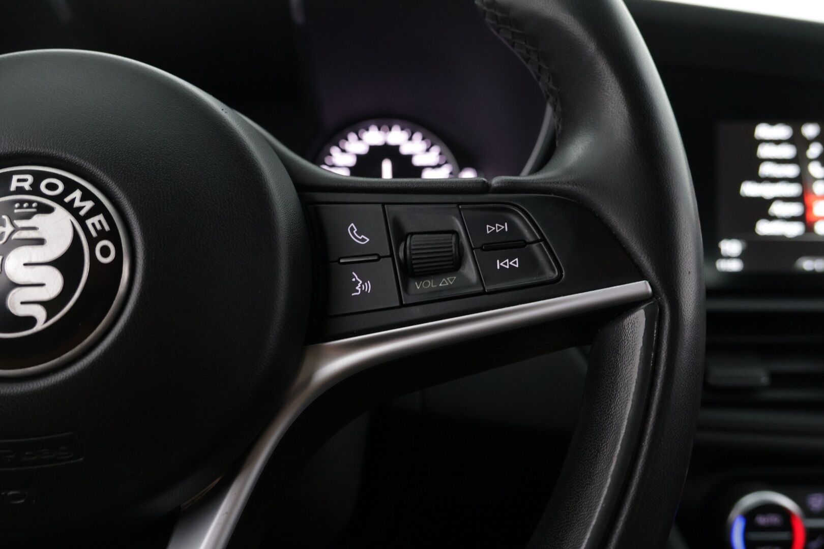 Alfa Romeo Giulia 2017 2,2 Diesel 180hp MT6 Super - | Vakkari | Sähköpenkit muistilla | Manuaali | Huippu hieno |