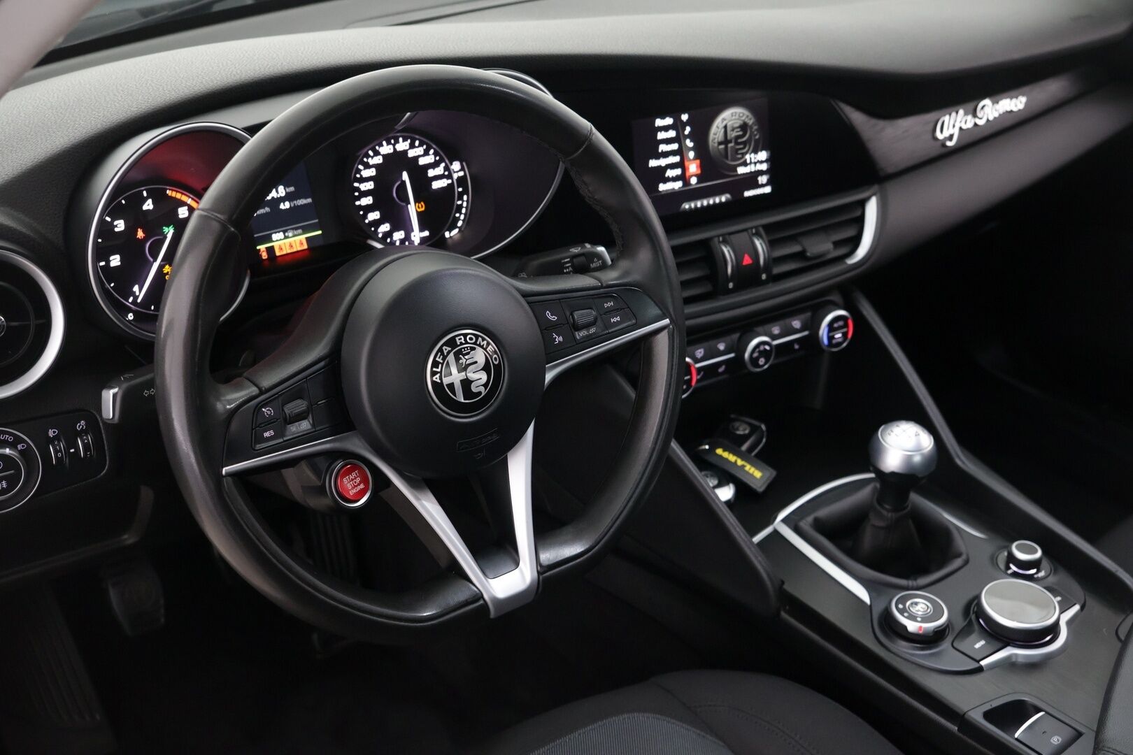 Alfa Romeo Giulia 2017 2,2 Diesel 180hp MT6 Super - | Vakkari | Sähköpenkit muistilla | Manuaali | Huippu hieno |