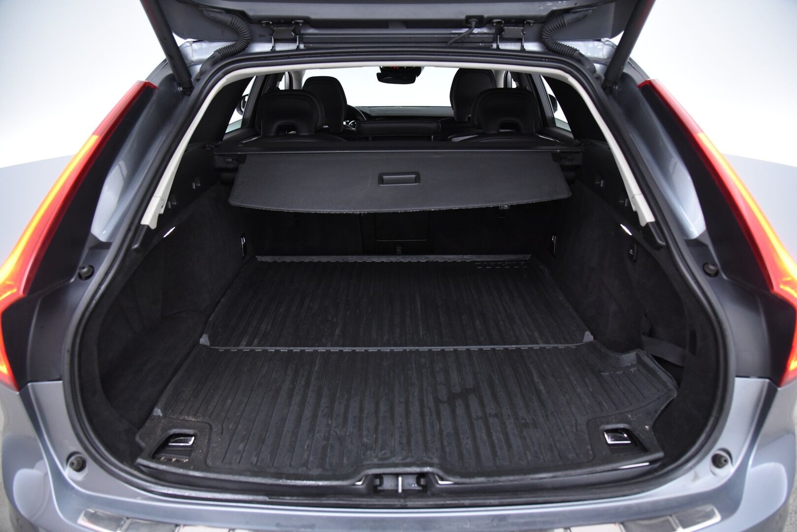 Volvo V90 Cross Country 2019 D4 AWD Plus // Suomi-Auto / Adapt.Vak / Webasto / NAVI / Keyless / Vetokoukku / Sähkökontti / Active-LED - Erinomaisesti pidetty Suomi-Volvo! - HULLUT VÄLIPÄIVÄT KORKOTARJOUS 2,49%