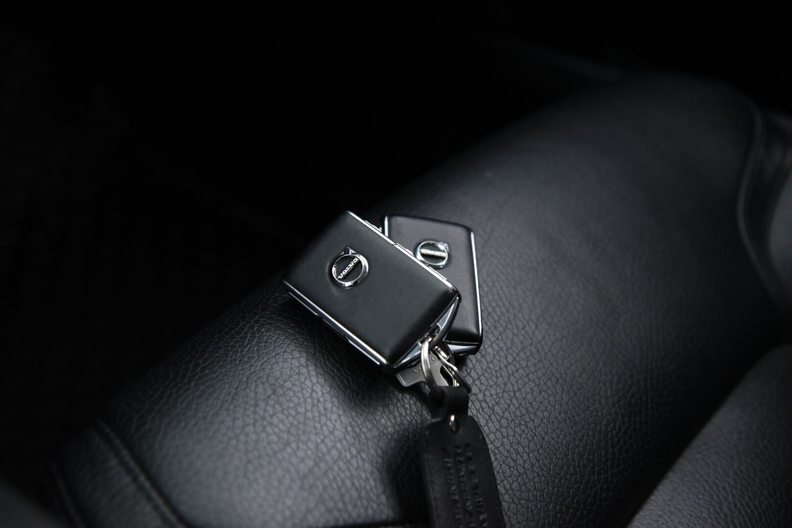 Volvo V90 Cross Country 2020 D4 AWD Plus // Suomi-Auto / Adapt.Vak / Webasto / NAVI / Keyless / Vetokoukku / Sähkökontti / Active-LED - Erinomaisesti pidetty Suomi-Volvo!