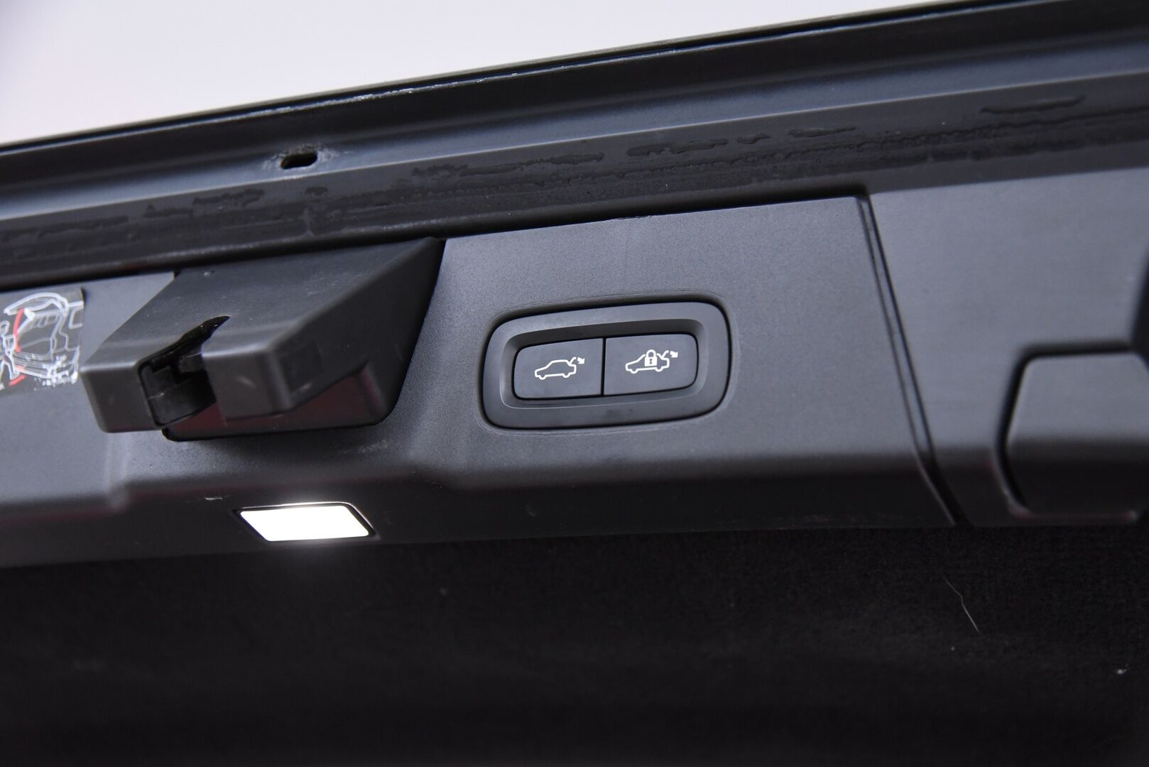 Volvo V90 Cross Country 2020 D4 AWD Plus // Suomi-Auto / Adapt.Vak / Webasto / NAVI / Keyless / Vetokoukku / Sähkökontti / Active-LED - Erinomaisesti pidetty Suomi-Volvo!