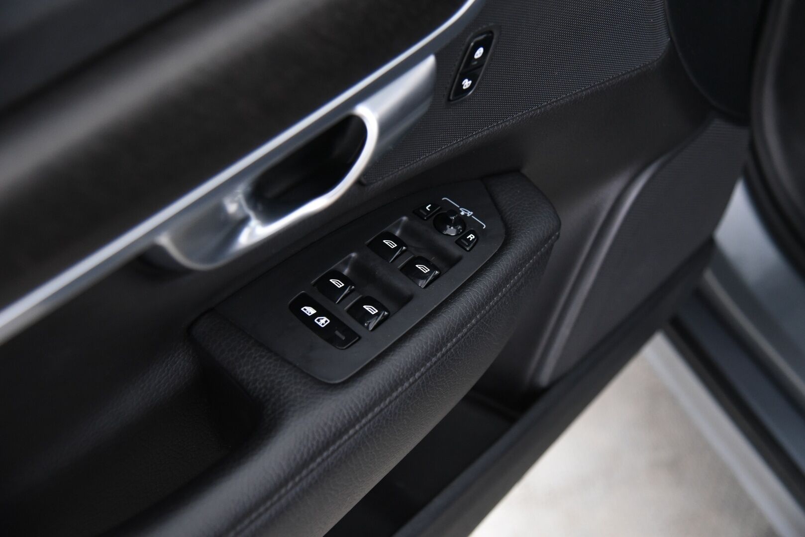 Volvo V90 Cross Country 2020 D4 AWD Plus // Suomi-Auto / Adapt.Vak / Webasto / NAVI / Keyless / Vetokoukku / Sähkökontti / Active-LED - Erinomaisesti pidetty Suomi-Volvo!