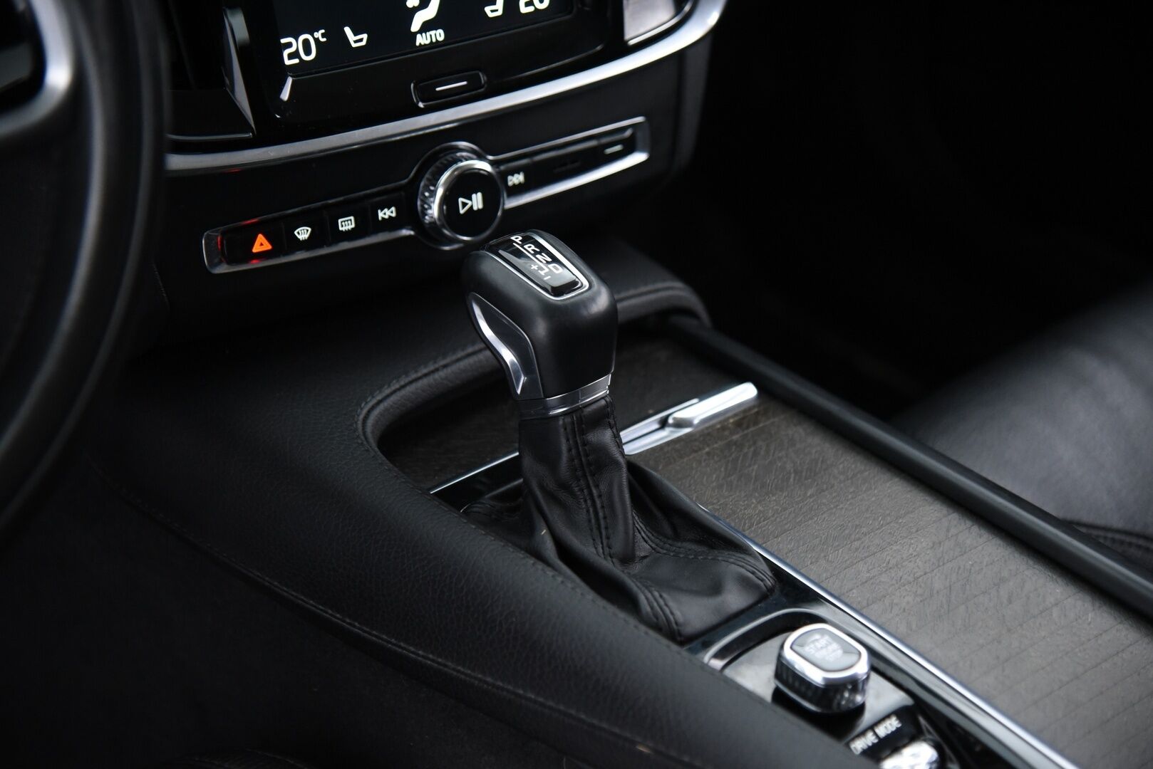 Volvo V90 Cross Country 2020 D4 AWD Plus // Suomi-Auto / Adapt.Vak / Webasto / NAVI / Keyless / Vetokoukku / Sähkökontti / Active-LED - Erinomaisesti pidetty Suomi-Volvo!