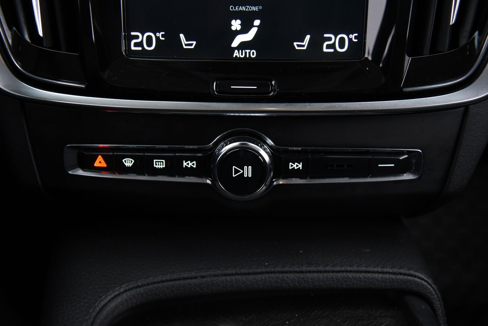 Volvo V90 Cross Country 2019 D4 AWD Plus // Suomi-Auto / Adapt.Vak / Webasto / NAVI / Keyless / Vetokoukku / Sähkökontti / Active-LED - Erinomaisesti pidetty Suomi-Volvo! - HULLUT VÄLIPÄIVÄT KORKOTARJOUS 2,49%