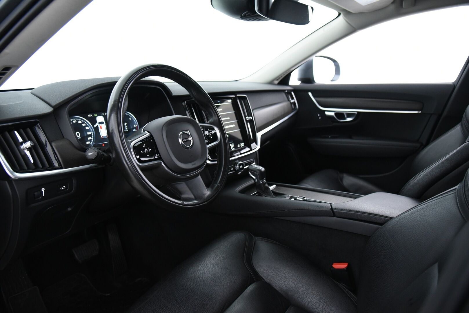 Volvo V90 Cross Country 2020 D4 AWD Plus // Suomi-Auto / Adapt.Vak / Webasto / NAVI / Keyless / Vetokoukku / Sähkökontti / Active-LED - Erinomaisesti pidetty Suomi-Volvo!