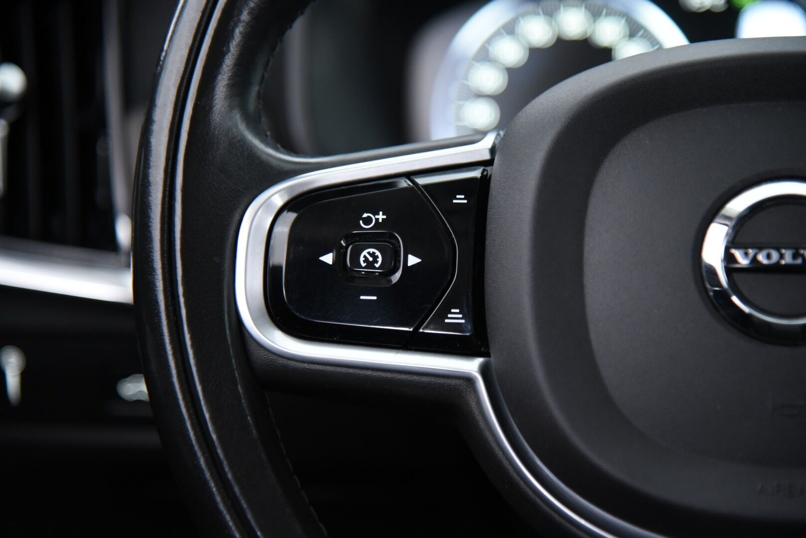 Volvo V90 Cross Country 2019 D4 AWD Plus // Suomi-Auto / Adapt.Vak / Webasto / NAVI / Keyless / Vetokoukku / Sähkökontti / Active-LED - Erinomaisesti pidetty Suomi-Volvo! - HULLUT VÄLIPÄIVÄT KORKOTARJOUS 2,49%