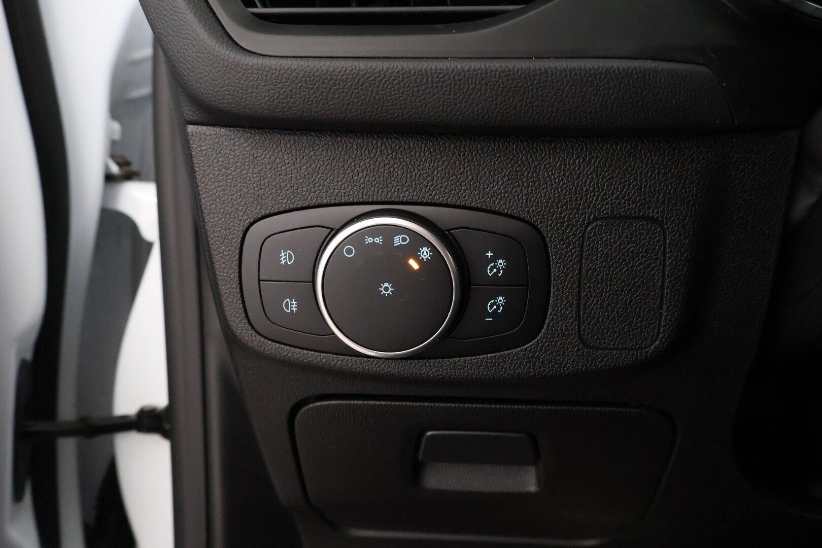 Ford Focus 2019 2,0 TDCi EcoBlue 150hv A8 Titanium Wagon * Webasto / Vetokoukku / Lämmitettävä tuulilasi / Apple&Android - Suomiauto / Jakopää tehty / 2x Fiksut renkaat! - HULLUT VÄLIPÄIVÄT KORKOTARJOUS 2,49%