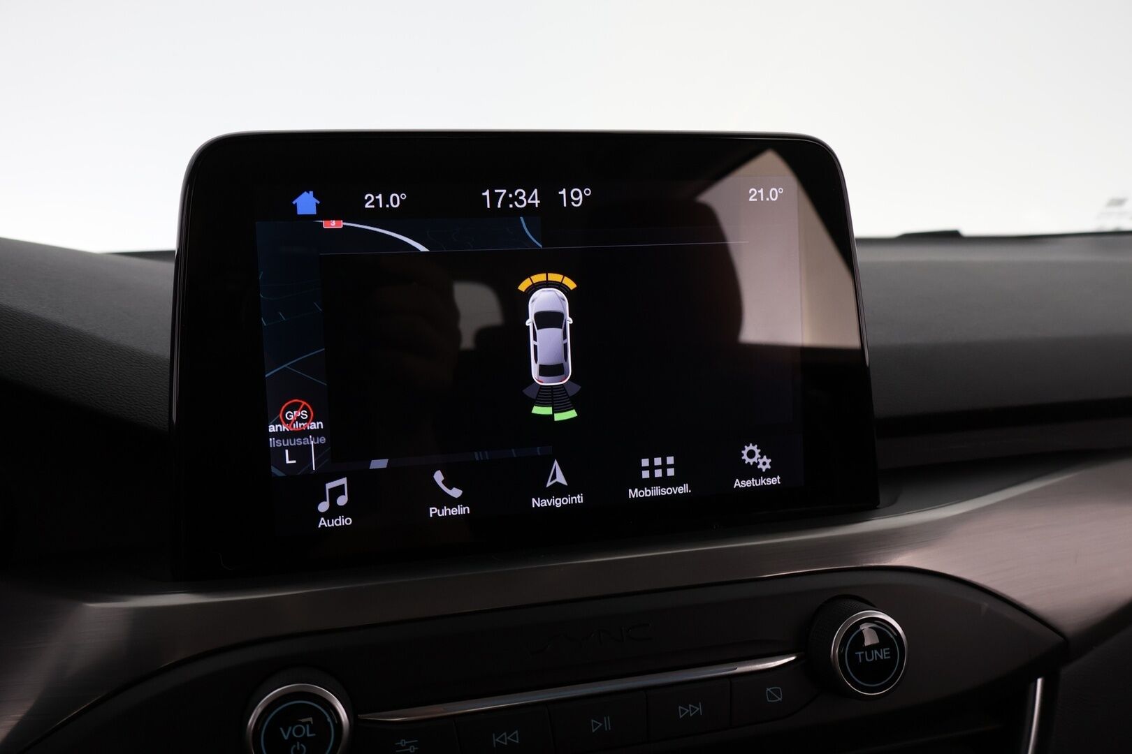 Ford Focus 2019 2,0 TDCi EcoBlue 150hv A8 Titanium Wagon * Webasto / Vetokoukku / Lämmitettävä tuulilasi / Apple&Android - Suomiauto / Jakopää tehty / 2x Fiksut renkaat! - HULLUT VÄLIPÄIVÄT KORKOTARJOUS 2,49%