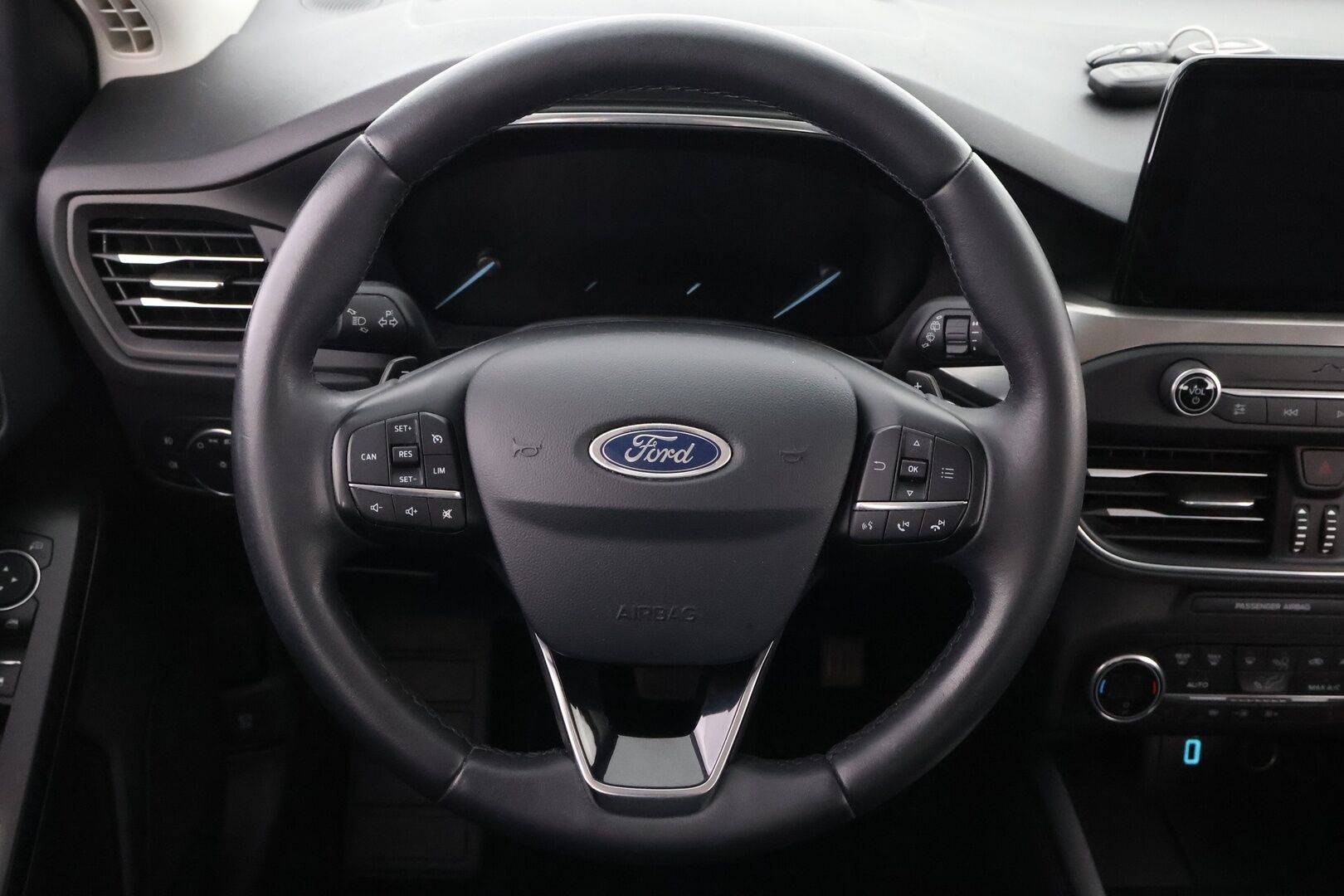 Ford Focus 2019 2,0 TDCi EcoBlue 150hv A8 Titanium Wagon * Webasto / Vetokoukku / Lämmitettävä tuulilasi / Apple&Android - Suomiauto / Jakopää tehty / 2x Fiksut renkaat! - Osta nyt, maksa vasta ensi vuonna