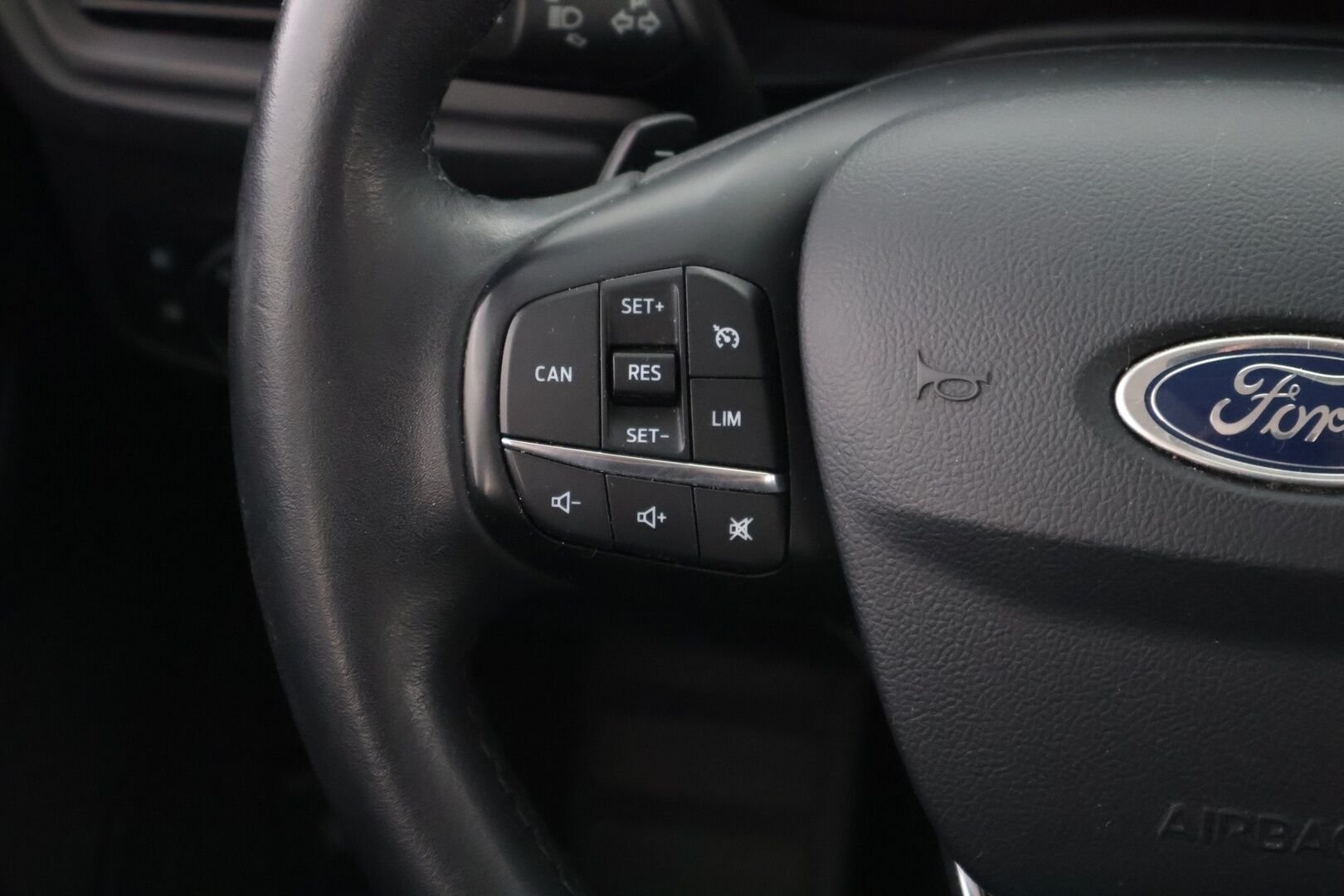 Ford Focus 2019 2,0 TDCi EcoBlue 150hv A8 Titanium Wagon * Webasto / Vetokoukku / Lämmitettävä tuulilasi / Apple&Android - Suomiauto / Jakopää tehty / 2x Fiksut renkaat! - HULLUT VÄLIPÄIVÄT KORKOTARJOUS 2,49%