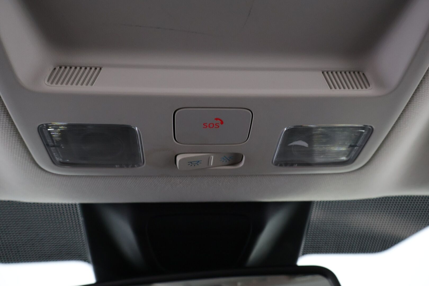 Ford Focus 2019 2,0 TDCi EcoBlue 150hv A8 Titanium Wagon * Webasto / Vetokoukku / Lämmitettävä tuulilasi / Apple&Android - Suomiauto / Jakopää tehty / 2x Fiksut renkaat! - Osta nyt, maksa vasta ensi vuonna