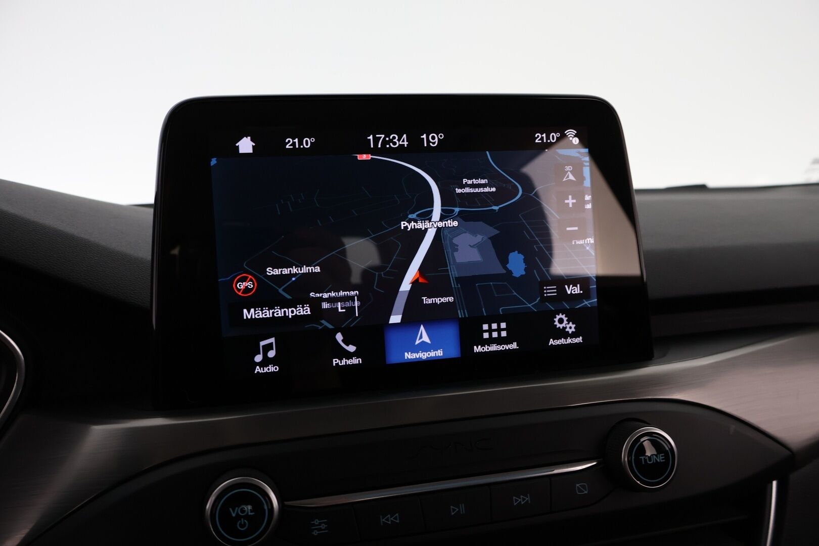 Ford Focus 2019 2,0 TDCi EcoBlue 150hv A8 Titanium Wagon * Webasto / Vetokoukku / Lämmitettävä tuulilasi / Apple&Android - Suomiauto / Jakopää tehty / 2x Fiksut renkaat! - HULLUT VÄLIPÄIVÄT KORKOTARJOUS 2,49%