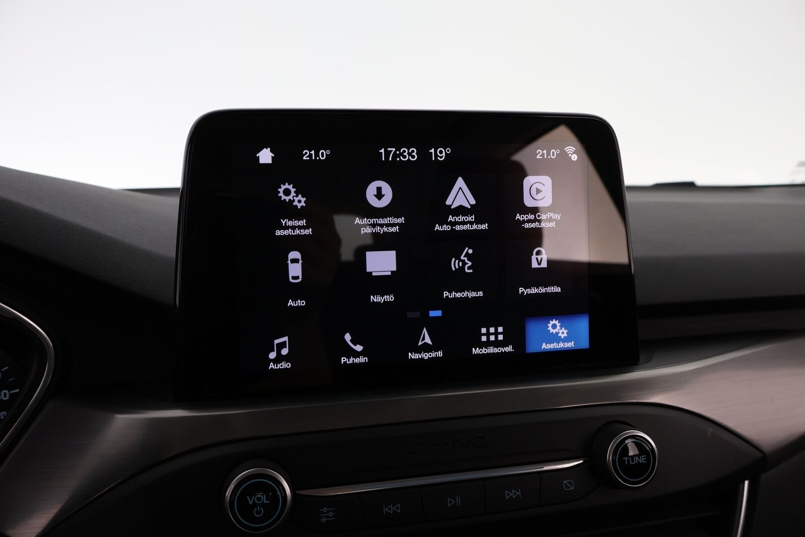 Ford Focus 2019 2,0 TDCi EcoBlue 150hv A8 Titanium Wagon * Webasto / Vetokoukku / Lämmitettävä tuulilasi / Apple&Android - Suomiauto / Jakopää tehty / 2x Fiksut renkaat! - Osta nyt, maksa vasta ensi vuonna