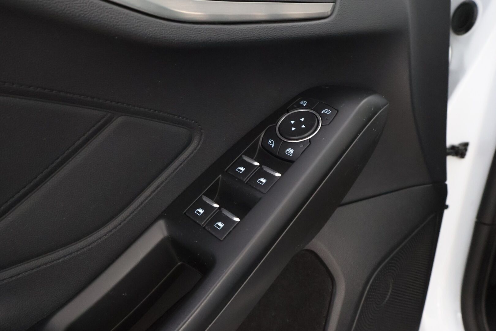 Ford Focus 2019 2,0 TDCi EcoBlue 150hv A8 Titanium Wagon * Webasto / Vetokoukku / Lämmitettävä tuulilasi / Apple&Android - Suomiauto / Jakopää tehty / 2x Fiksut renkaat! - Osta nyt, maksa vasta ensi vuonna