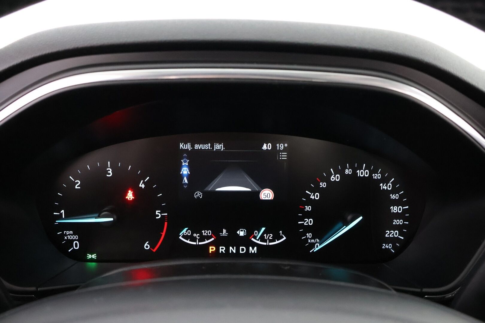 Ford Focus 2019 2,0 TDCi EcoBlue 150hv A8 Titanium Wagon * Webasto / Vetokoukku / Lämmitettävä tuulilasi / Apple&Android - Suomiauto / Jakopää tehty / 2x Fiksut renkaat! - HULLUT VÄLIPÄIVÄT KORKOTARJOUS 2,49%