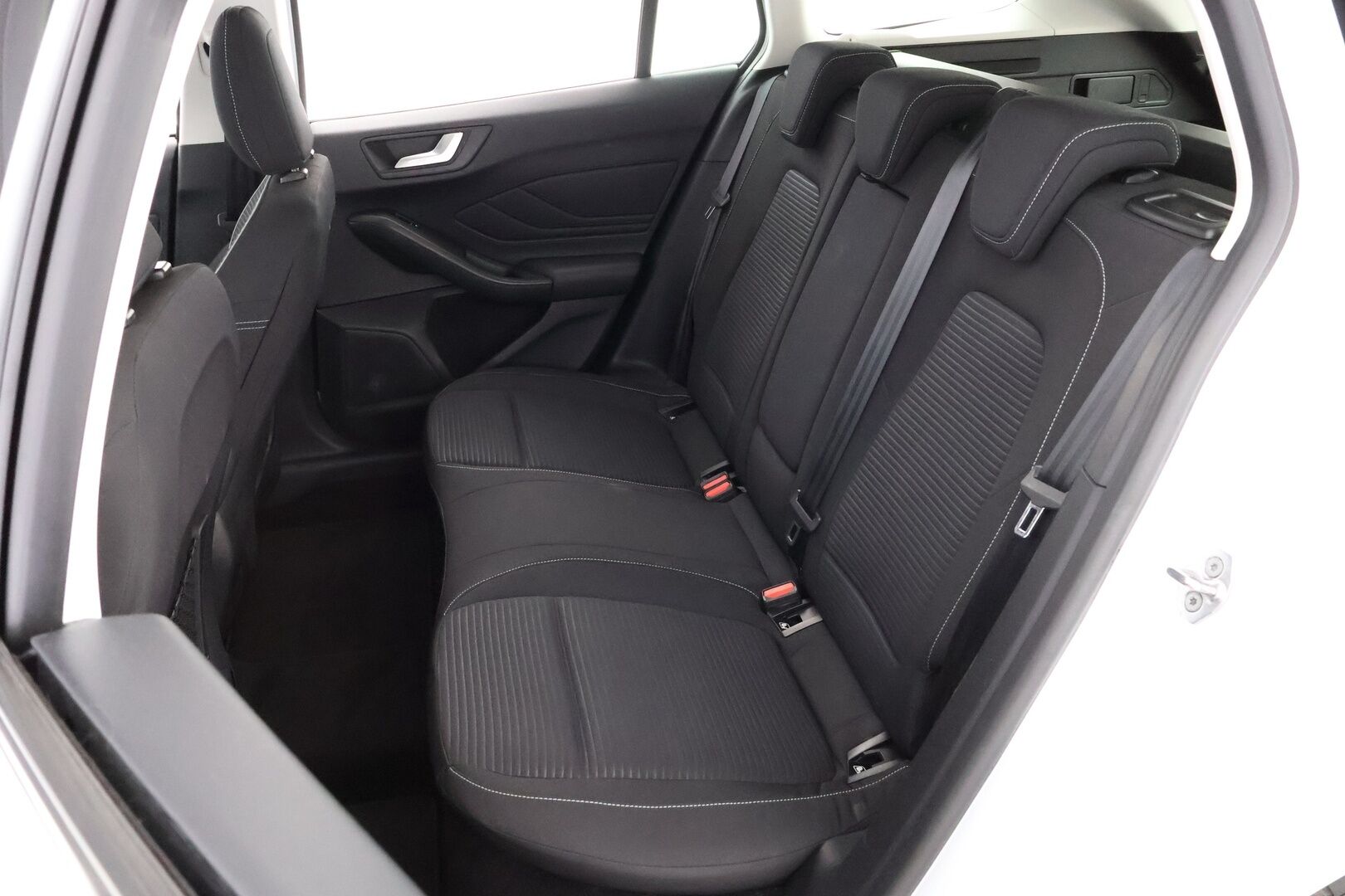 Ford Focus 2019 2,0 TDCi EcoBlue 150hv A8 Titanium Wagon * Webasto / Vetokoukku / Lämmitettävä tuulilasi / Apple&Android - Suomiauto / Jakopää tehty / 2x Fiksut renkaat! - HULLUT VÄLIPÄIVÄT KORKOTARJOUS 2,49%