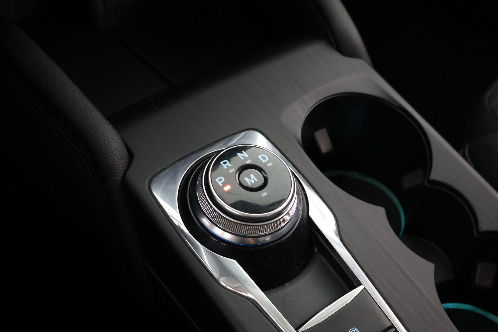 Ford Focus 2019 2,0 TDCi EcoBlue 150hv A8 Titanium Wagon * Webasto / Vetokoukku / Lämmitettävä tuulilasi / Apple&Android - Suomiauto / Jakopää tehty / 2x Fiksut renkaat! - Osta nyt, maksa vasta ensi vuonna