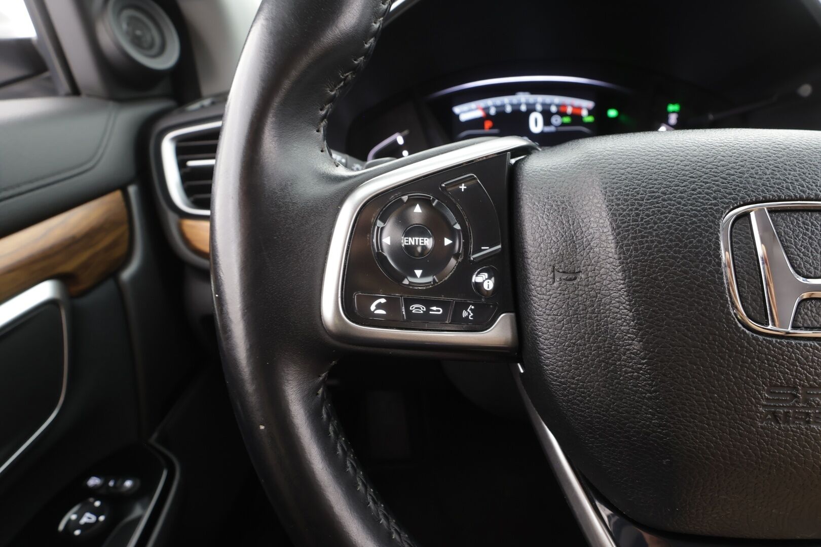 Honda CR-V 2019 Elegance AWD AT 193 hv - | ACC | LED | Polttoainelämmitin | P.kamera ja tutkat | Lane Assist | Apple & Android | Navi | BT | 2x renkaat aluin | Merkkihuollettu |