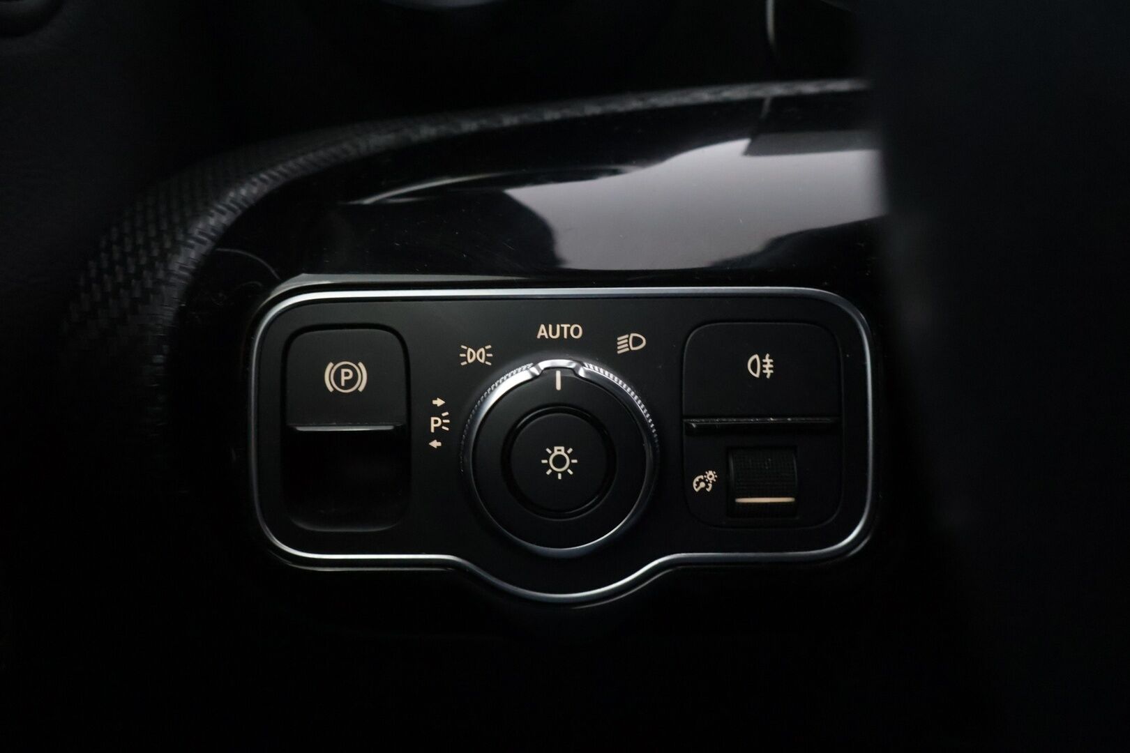 Mercedes-Benz A 2019 200 A sedan Launch Edition Style *Lohko / Carplay / P-Kamera / Led High Performance / Sporttipenkit* - Todella siisti kuntoinen / Kahdet hyvät renkaat! 