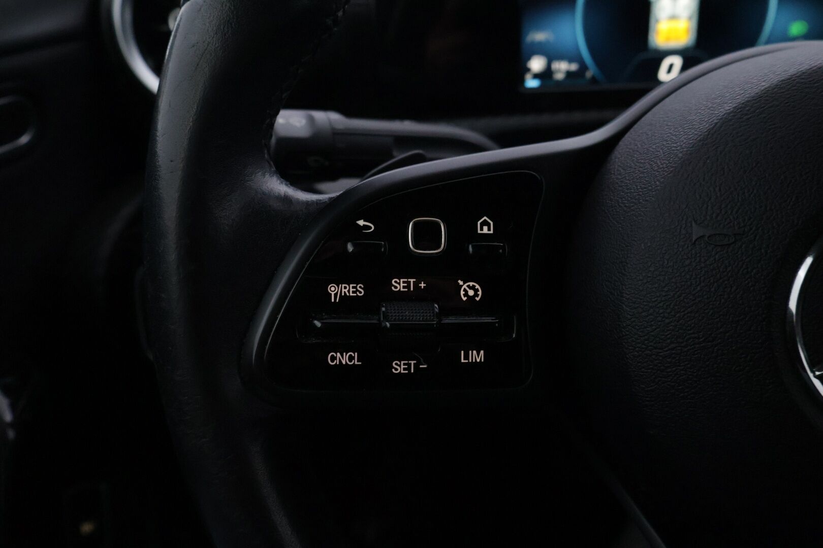 Mercedes-Benz A 2019 200 A sedan Launch Edition Style *Lohko / Carplay / P-Kamera / Led High Performance / Sporttipenkit* - Todella siisti kuntoinen / Kahdet hyvät renkaat! 