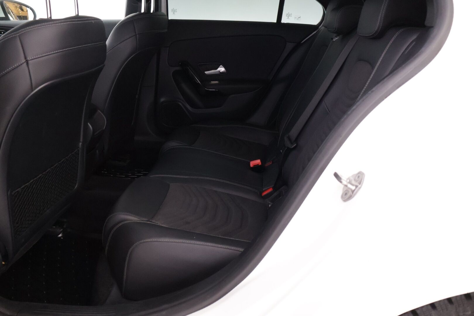 Mercedes-Benz A 2019 200 A sedan Launch Edition Style *Lohko / Carplay / P-Kamera / Led High Performance / Sporttipenkit* - Todella siisti kuntoinen / Kahdet hyvät renkaat! 