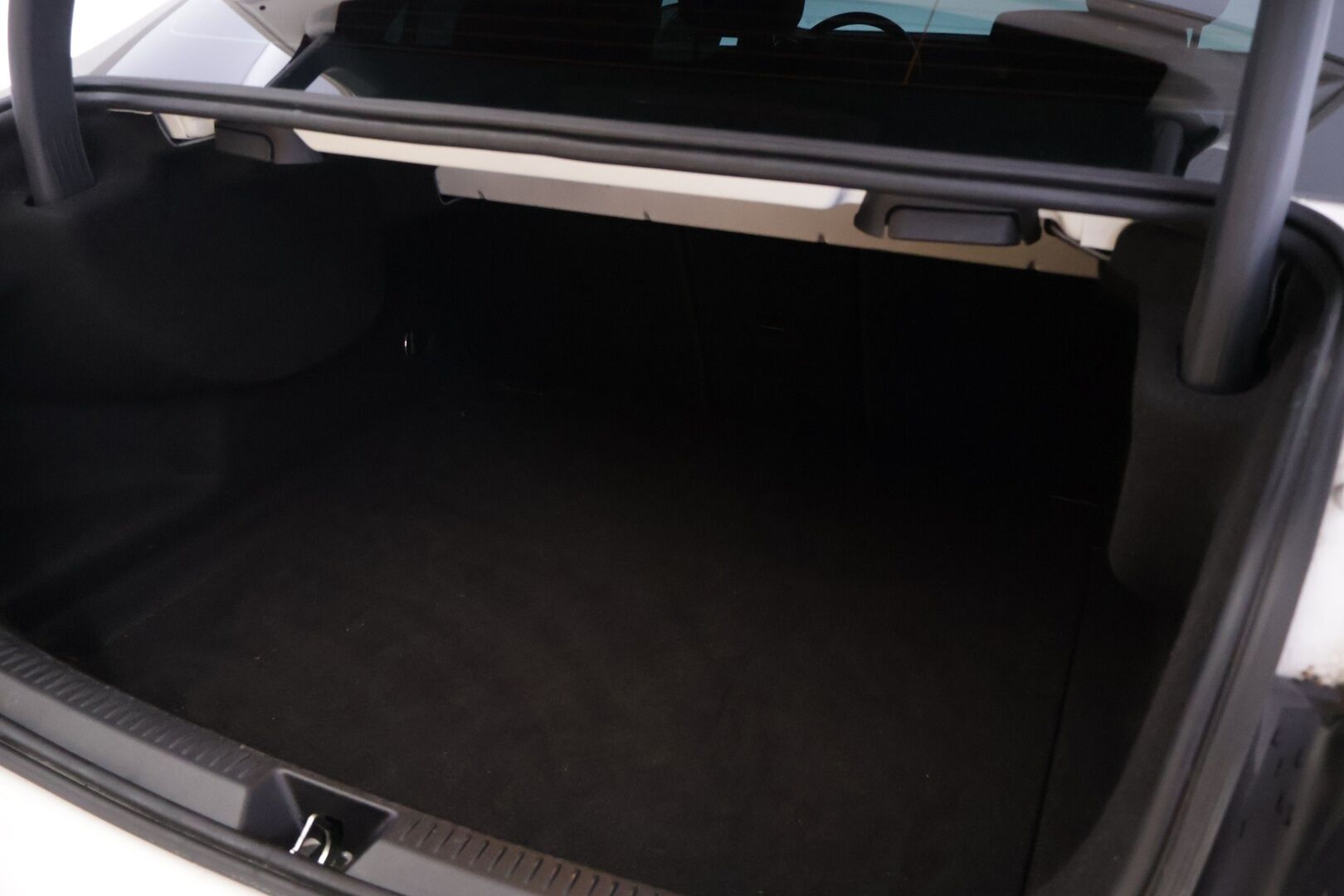 Mercedes-Benz A 2019 200 A sedan Launch Edition Style *Lohko / Carplay / P-Kamera / Led High Performance / Sporttipenkit* - Todella siisti kuntoinen / Kahdet hyvät renkaat! 