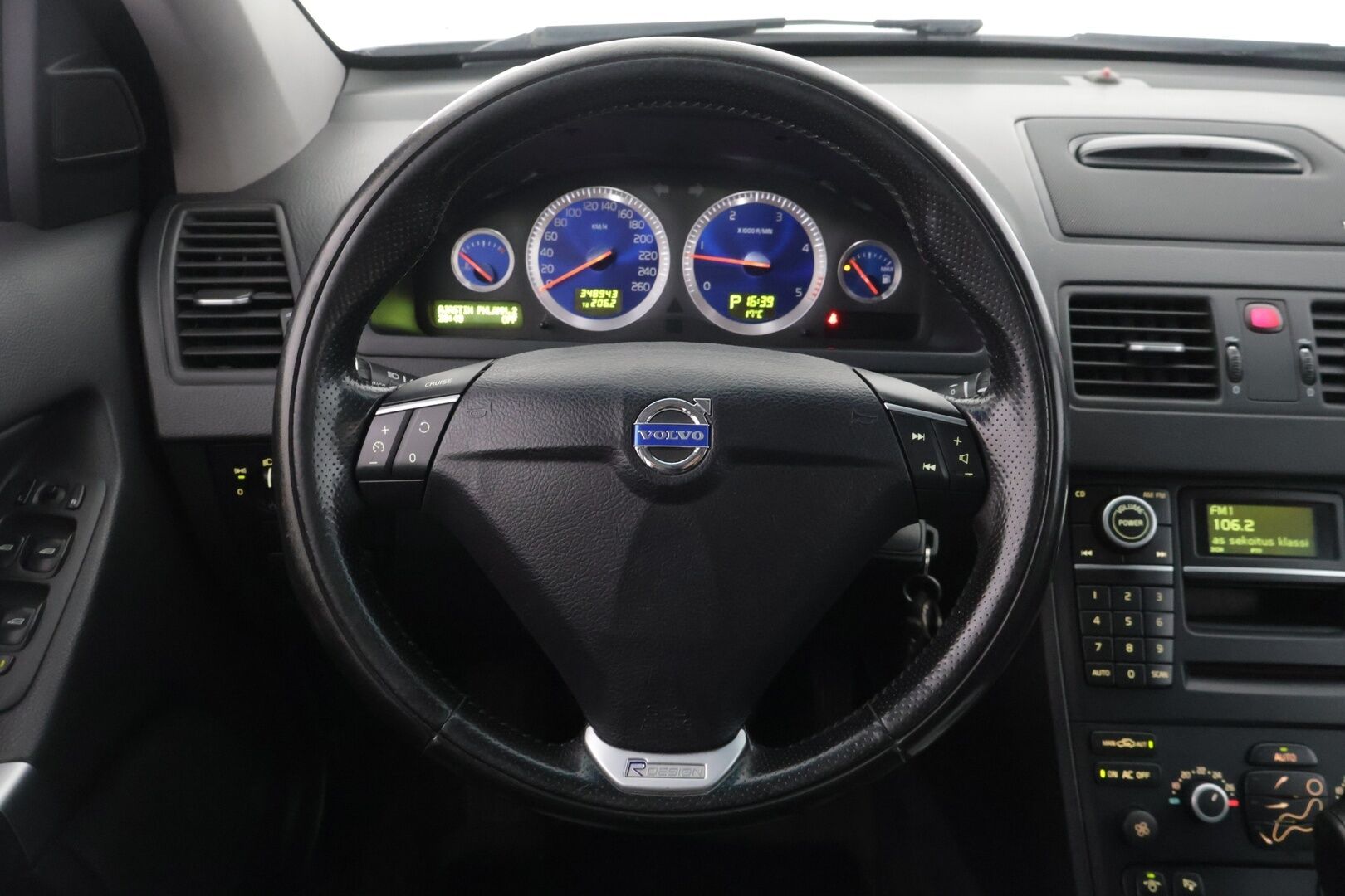 Volvo XC90 2009 D5 AWD R-Design aut *YritysOutlet - Myydään vain yrityksille* - *YritysOutlet - Myydään vain yrityksille* / Kahdet renkaat / Huoltokirja / Muistipenkki / Nahkasisusta / Webasto Ajastimella / Kattoluukku / Dynaudio