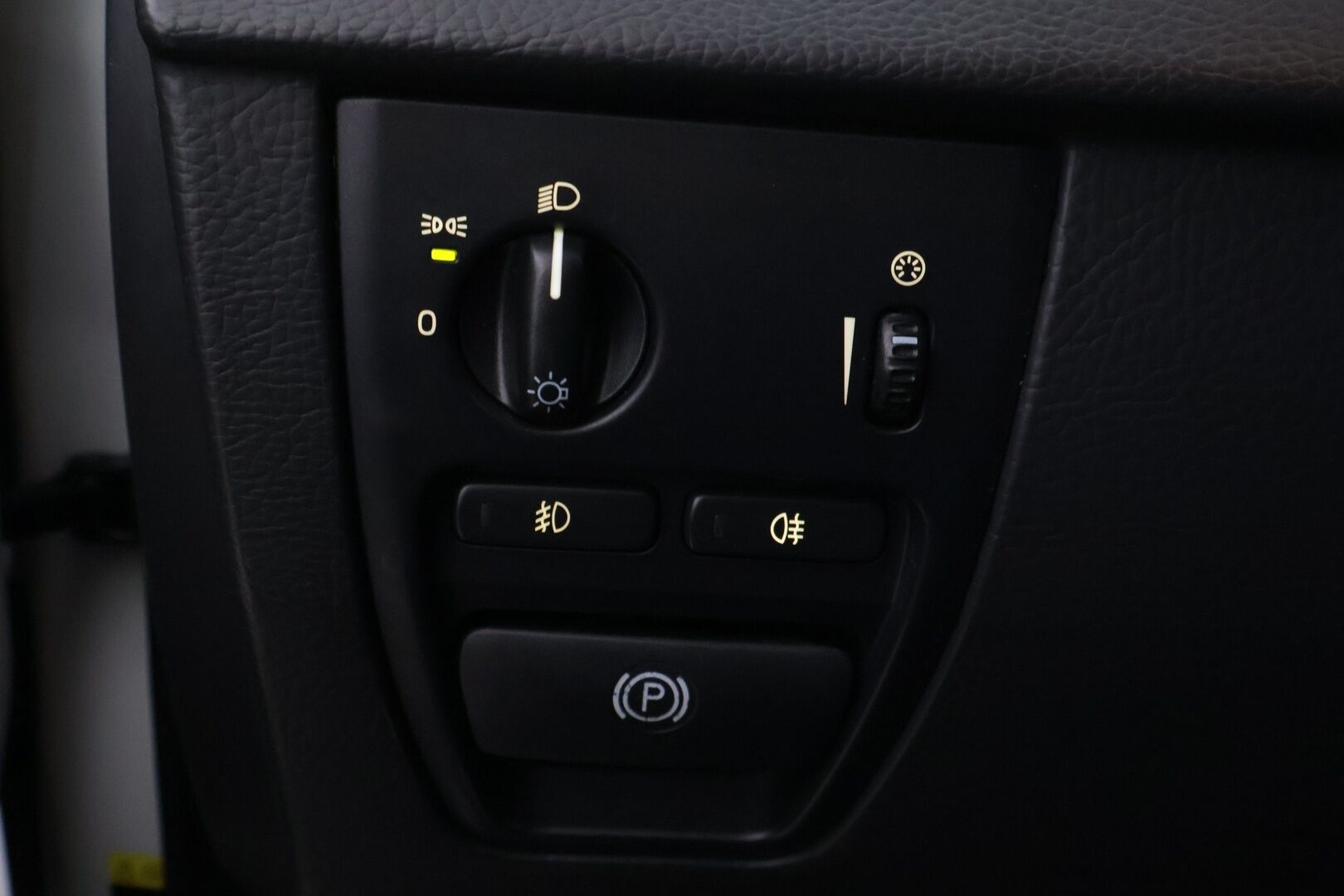 Volvo XC90 2009 D5 AWD R-Design aut *YritysOutlet - Myydään vain yrityksille* - *YritysOutlet - Myydään vain yrityksille* / Kahdet renkaat / Huoltokirja / Muistipenkki / Nahkasisusta / Webasto Ajastimella / Kattoluukku / Dynaudio