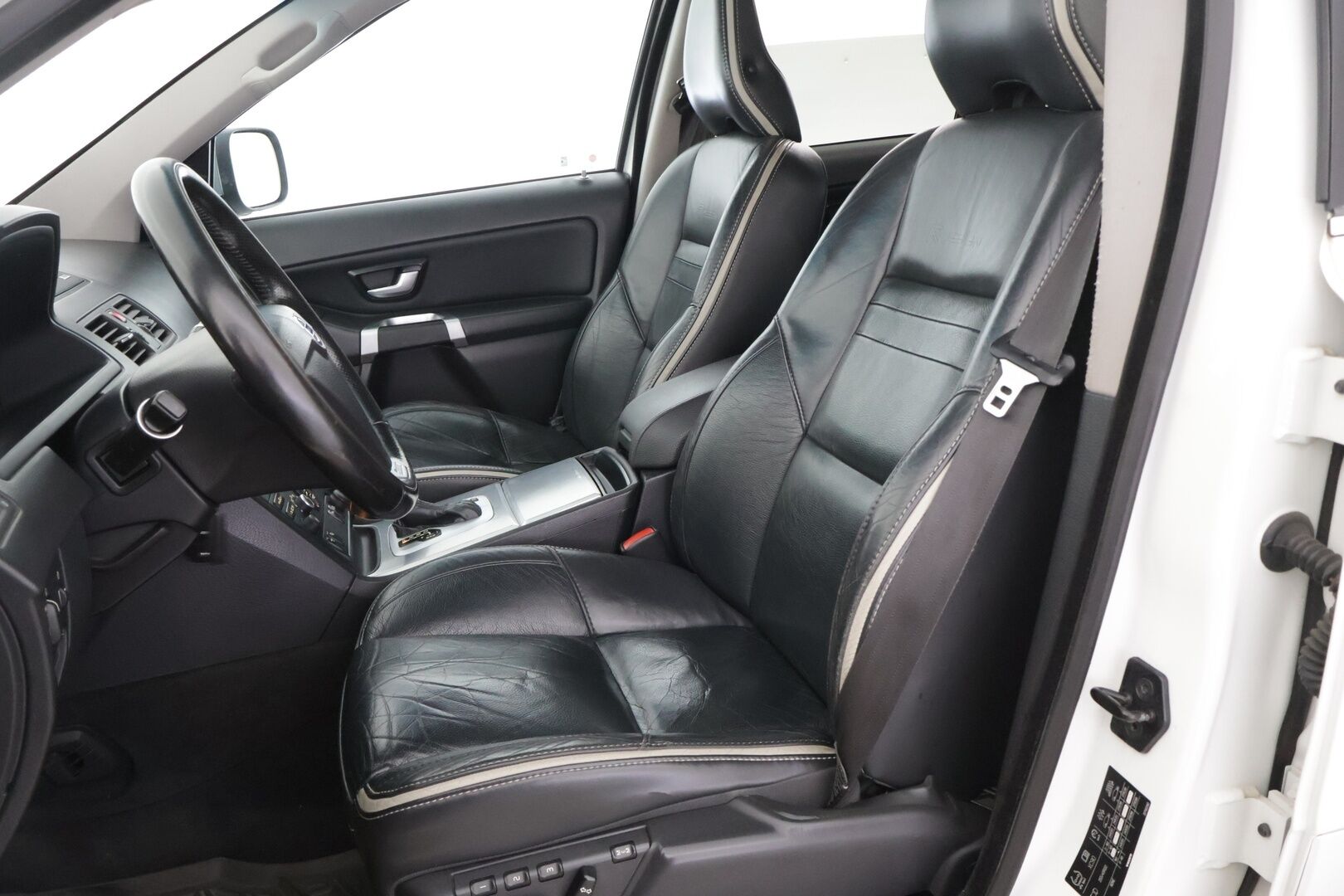 Volvo XC90 2009 D5 AWD R-Design aut *YritysOutlet - Myydään vain yrityksille* - *YritysOutlet - Myydään vain yrityksille* / Kahdet renkaat / Huoltokirja / Muistipenkki / Nahkasisusta / Webasto Ajastimella / Kattoluukku / Dynaudio