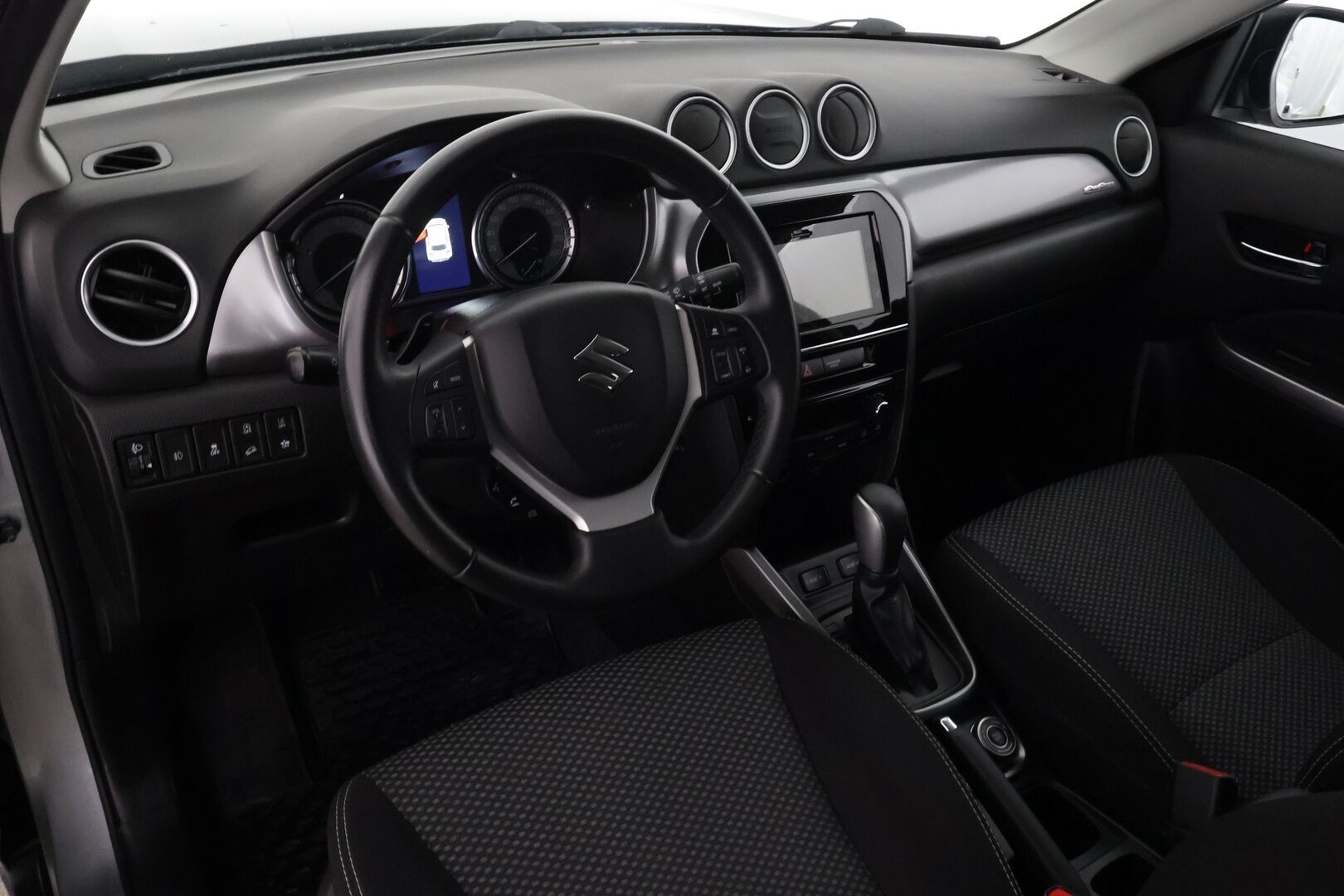 Suzuki Vitara 2020 140 BOOSTERJET 4WD GL+ 6AT - | ACC | P.kamera | Navi | Kaistavahti | BSM | Lohko+sisälämmitin | Apple & Android | LED-lisävalo | Facelift | 2x renkaat aluin | Huoltokirja |