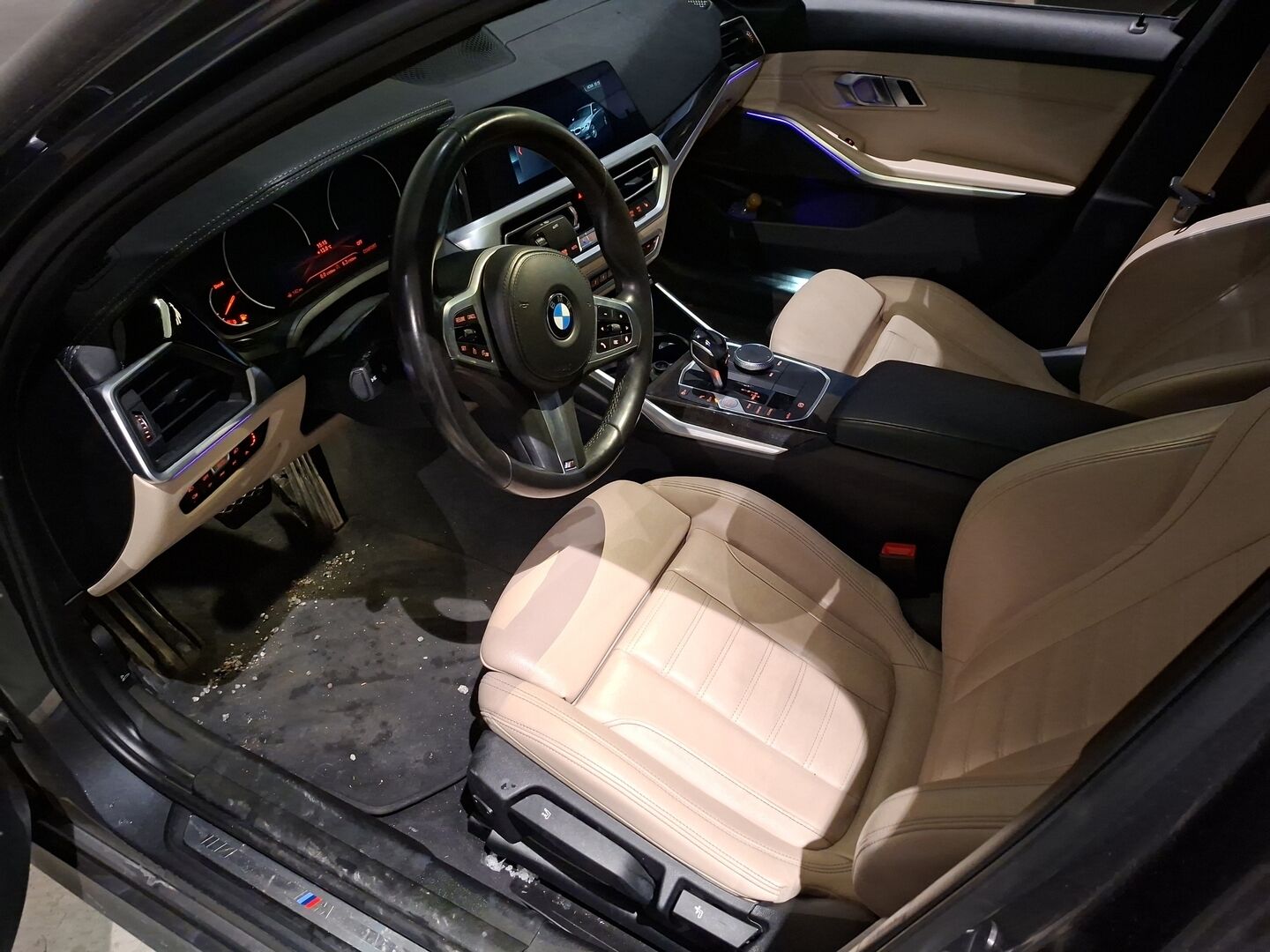 BMW 320 2020 G20 Sedan 320d A xDrive Business Luxury *M-Sport Look / Digimittari / Tutkat / Koukku / Ambient / Sporttinahat* - Siistikuntoinen ja hyvin huollettu Suomiauto kaksilla renkailla ja vanteilla!