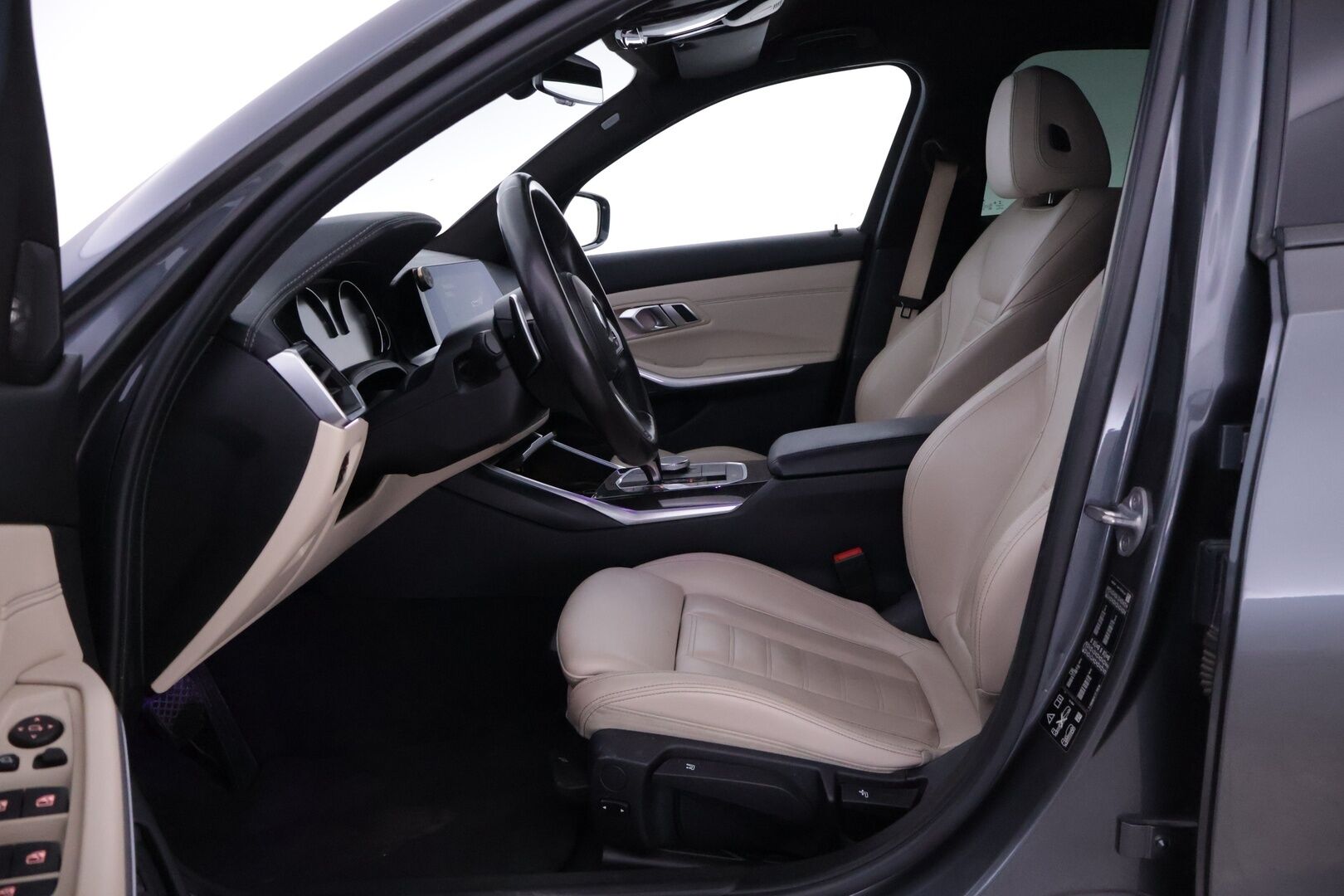 BMW 320 2020 G20 Sedan 320d A xDrive Business Luxury *M-Sport Look / Digimittari / Alcantara kattoverhoilu / Koukku / Ambient / Sporttinahat* - Siistikuntoinen ja hyvin huollettu Suomiauto kaksilla renkailla ja vanteilla! - HULLUT AVAJAISHULINAT KORKOTARJOUS 3,29 %