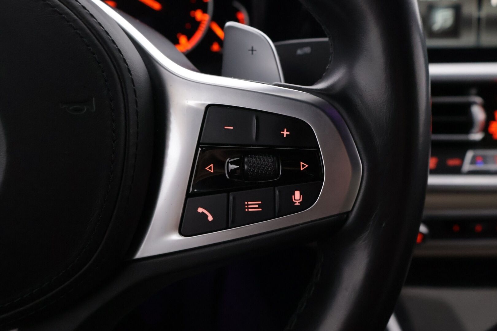 BMW 320 2020 G20 Sedan 320d A xDrive Business Luxury *M-Sport Look / Digimittari / Alcantara kattoverhoilu / Koukku / Ambient / Sporttinahat* - Siistikuntoinen ja hyvin huollettu Suomiauto kaksilla renkailla ja vanteilla! - HULLUT AVAJAISHULINAT KORKOTARJOUS 3,29 %