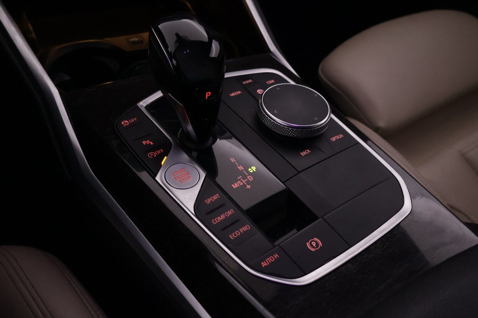 BMW 320 2020 G20 Sedan 320d A xDrive Business Luxury *M-Sport Look / Digimittari / Alcantara kattoverhoilu / Koukku / Ambient / Sporttinahat* - Siistikuntoinen ja hyvin huollettu Suomiauto kaksilla renkailla ja vanteilla! - HULLUT AVAJAISHULINAT KORKOTARJOUS 3,29 %