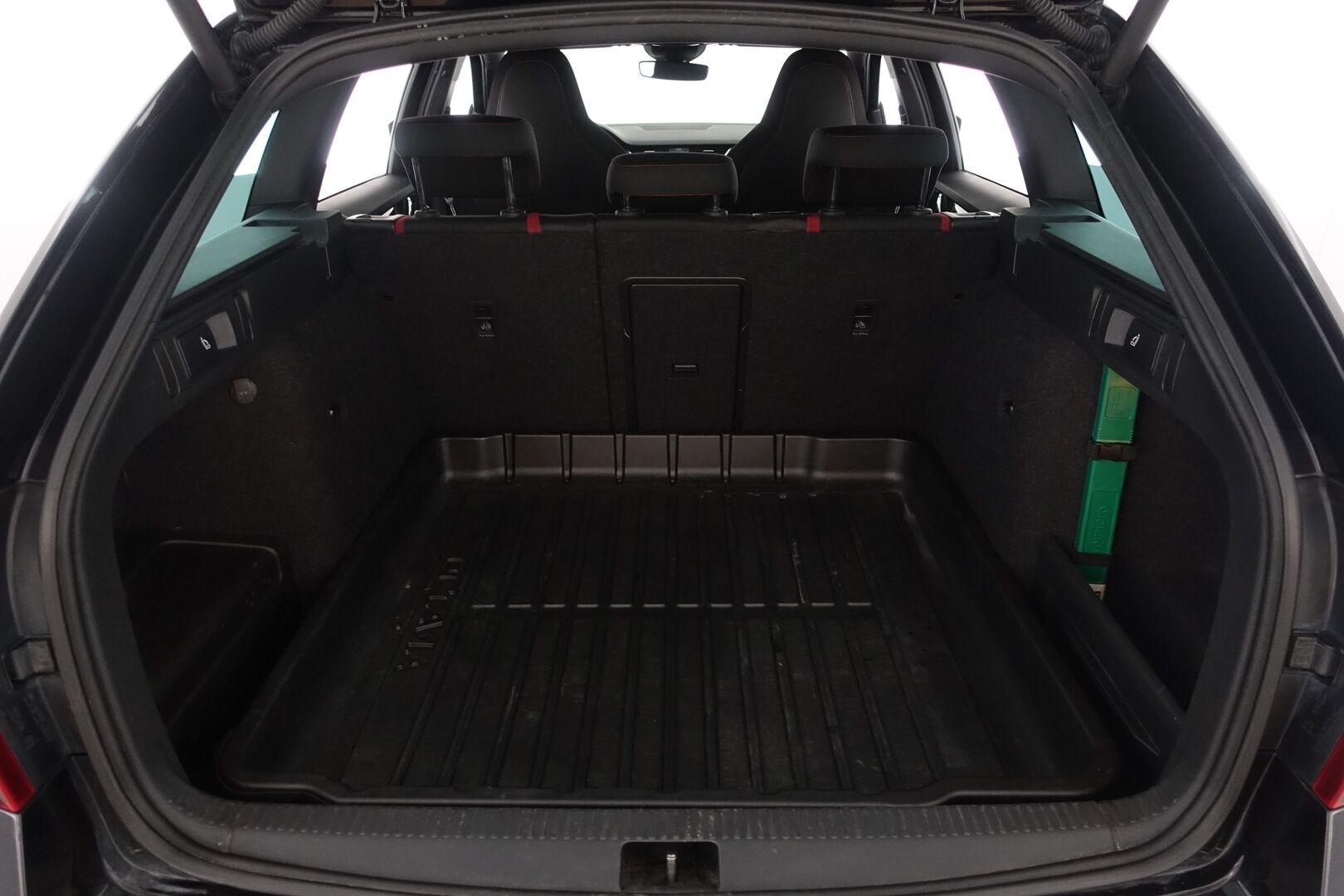 Skoda Octavia 2019 Combi 2,0 TSI RS BusinessLine DSG Autom. -  ACC | Webasto | Canton | Digimittaristo | P.Kamera | Keyless | Navi | Lämm. Ratti & Tuulilasi | SmartLink | LED | BLIS | Suomi-auto | 2X Renkaat & Vanteet |