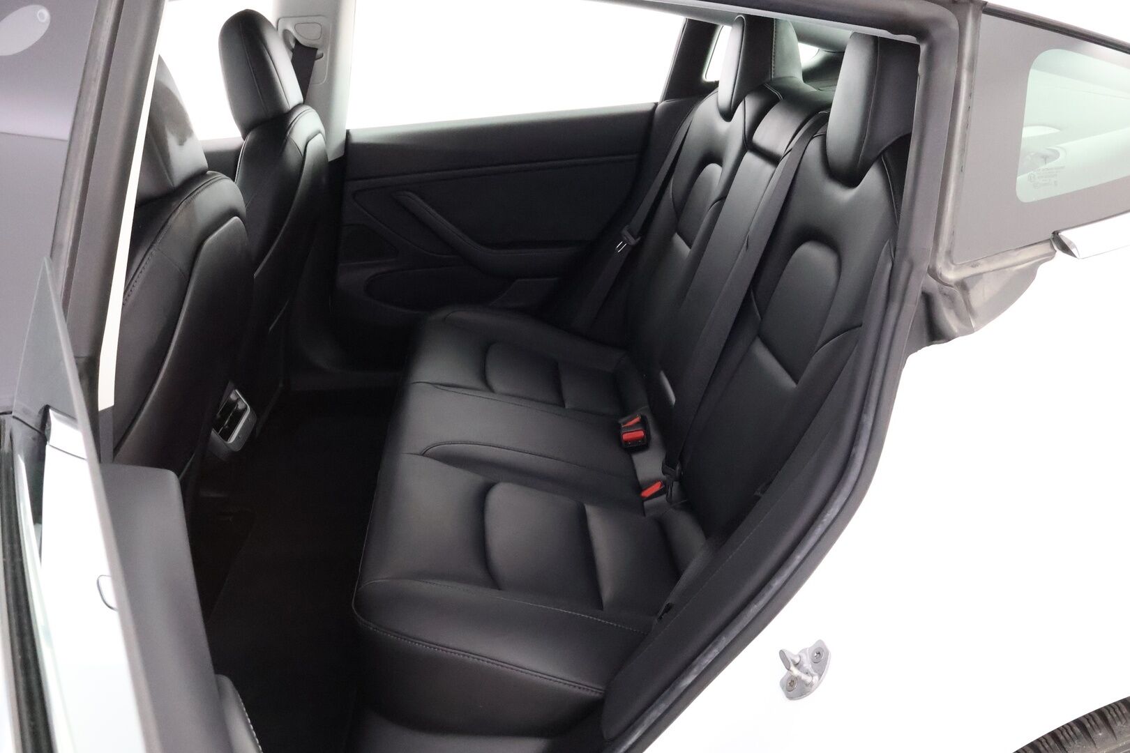 Tesla Model 3 2019 Long Range Dual Motor AWD * Vetokoukku / Lasikatto / Nahkasisusta / Sähköpenkit / ACC / BLIS / Peruutuskamera - 2x Renkaat alkuperäisvantein / Akku kuntotarkastettu / Juuri tullut Tampereelle! - HULLU BLACKWEEK KORKOTARJOUS 2,49%