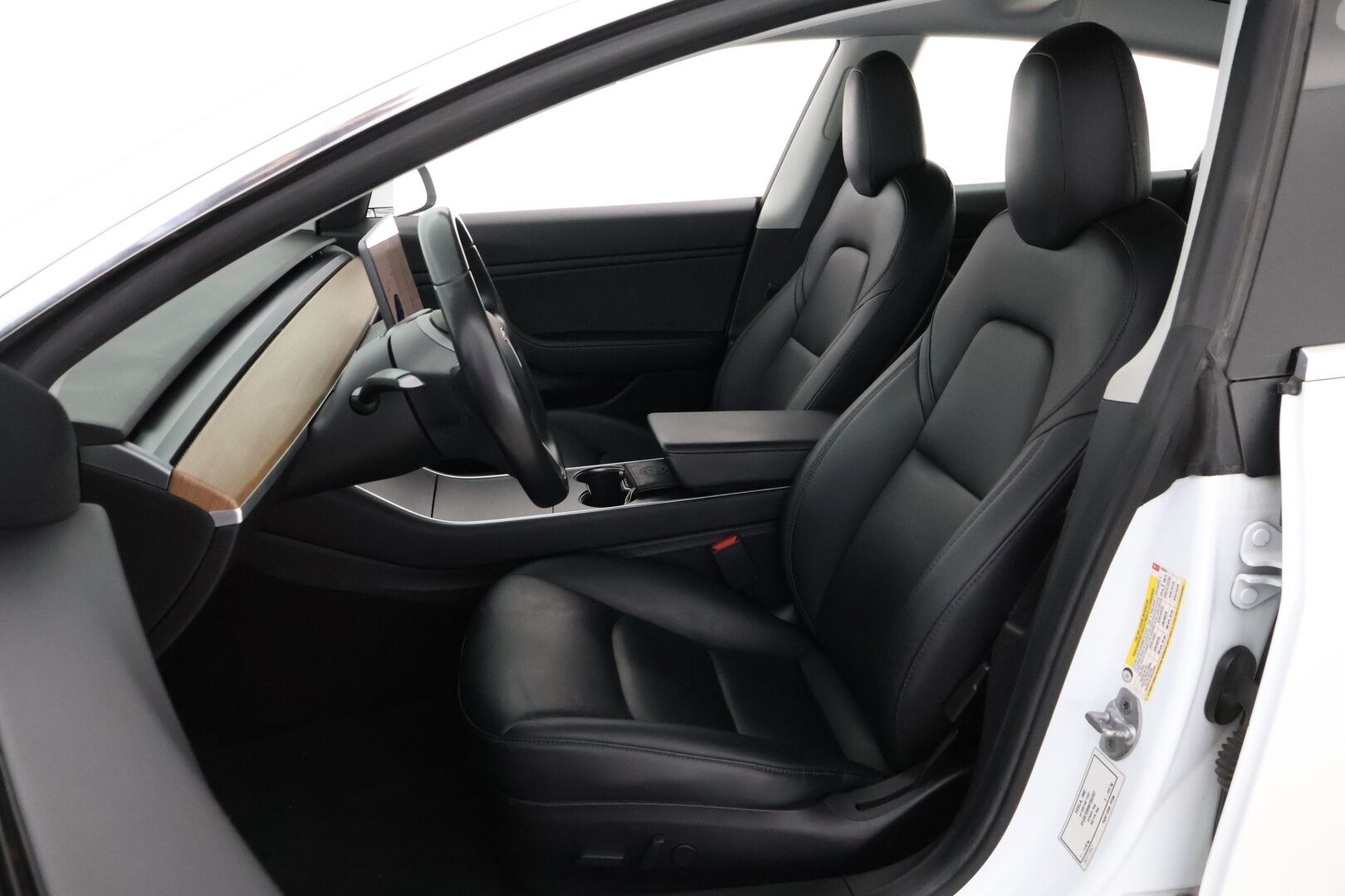 Tesla Model 3 2019 Long Range Dual Motor AWD * Vetokoukku / Lasikatto / Nahkasisusta / Sähköpenkit / ACC / BLIS / Peruutuskamera - 2x Renkaat alkuperäisvantein / Akku kuntotarkastettu / Juuri tullut Tampereelle! - HULLU BLACKWEEK KORKOTARJOUS 2,49%