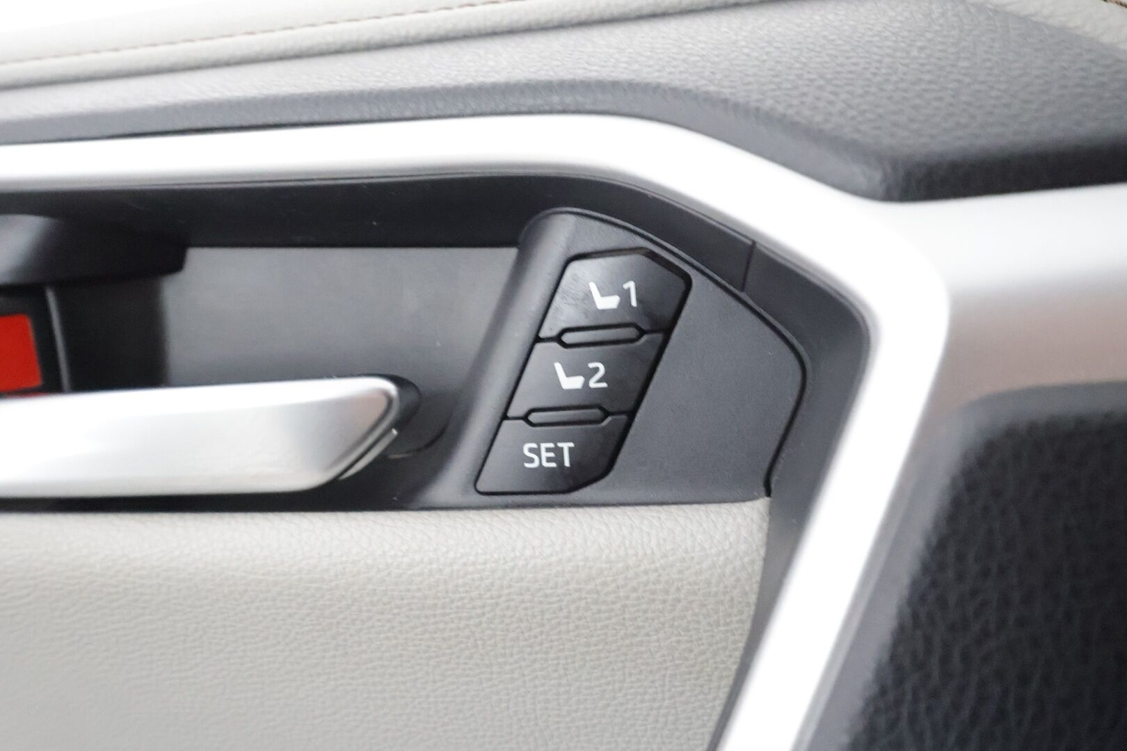 Toyota RAV4 2019 2,5 Hybrid AWD-i Premium - | ACC | JBL | 360° | Koukku | Ilmastoitu Muistipenkki | LED | Katveavustin | Navi | Kaistavahti | Keyless | Kahdet renkaat | Merkkihuollot | Suomi-auto |