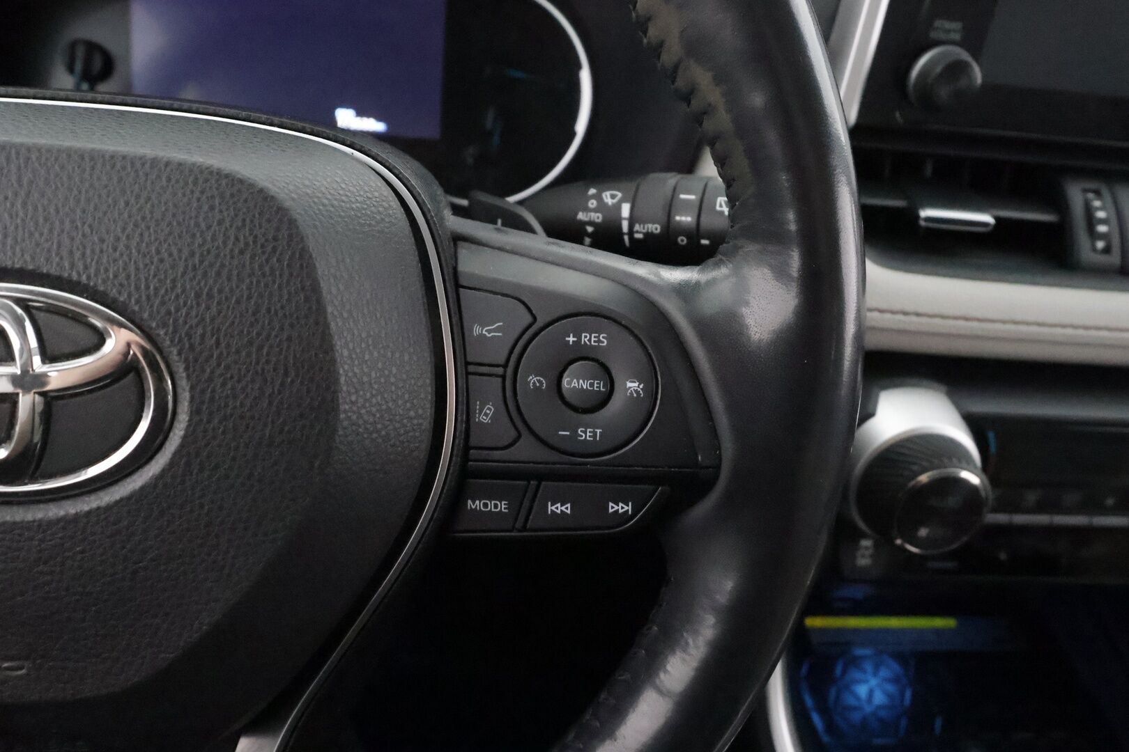 Toyota RAV4 2019 2,5 Hybrid AWD-i Premium - | ACC | JBL | 360° | Koukku | Ilmastoitu Muistipenkki | LED | Katveavustin | Navi | Kaistavahti | Keyless | Kahdet renkaat | Merkkihuollot | Suomi-auto |