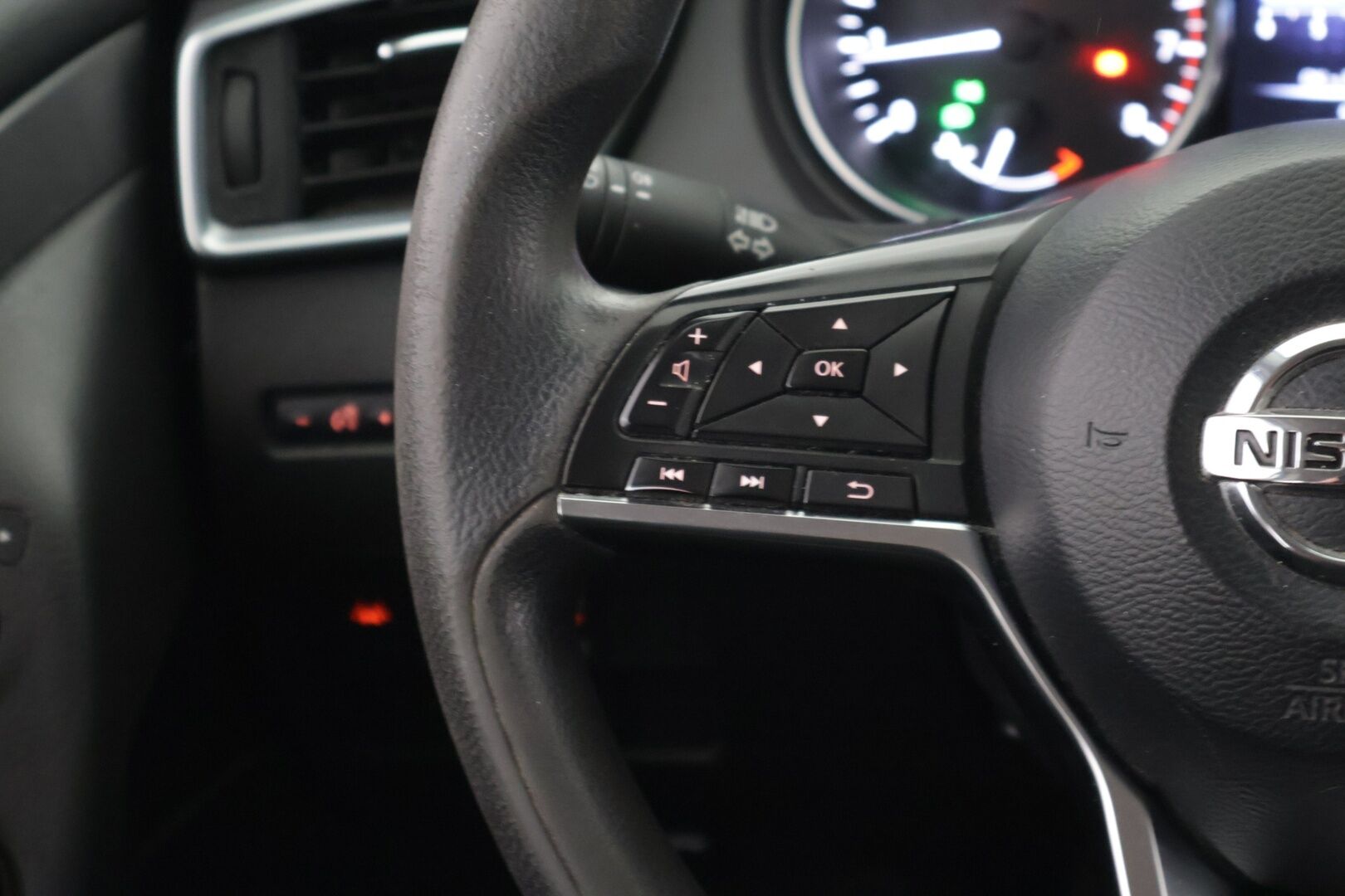 Nissan Qashqai 2019 DIG-T 140 Visia 2WD 6M/T - */ MYYDÄÄN HUUTOKAUPAT.COM / 2.om Suomi-auto / Vakkari / Ilmastointi / Lohko / Tutkat / 2x renkaat /*