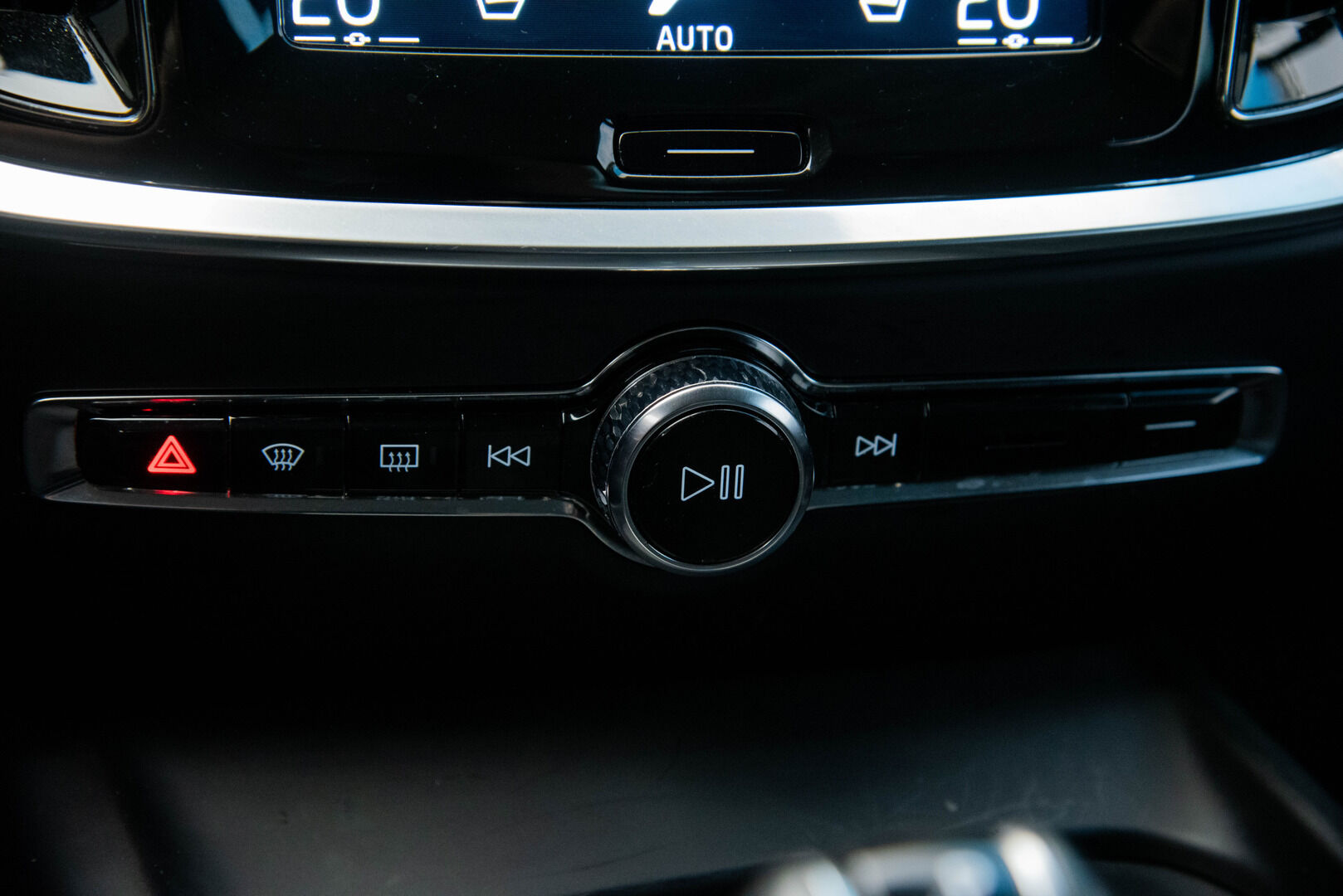 Volvo V60 2019 D3 AWD Business aut - ** Suomi-auto / Webasto / P.tutkat / Vakkari / Koukku / APP-Connect **