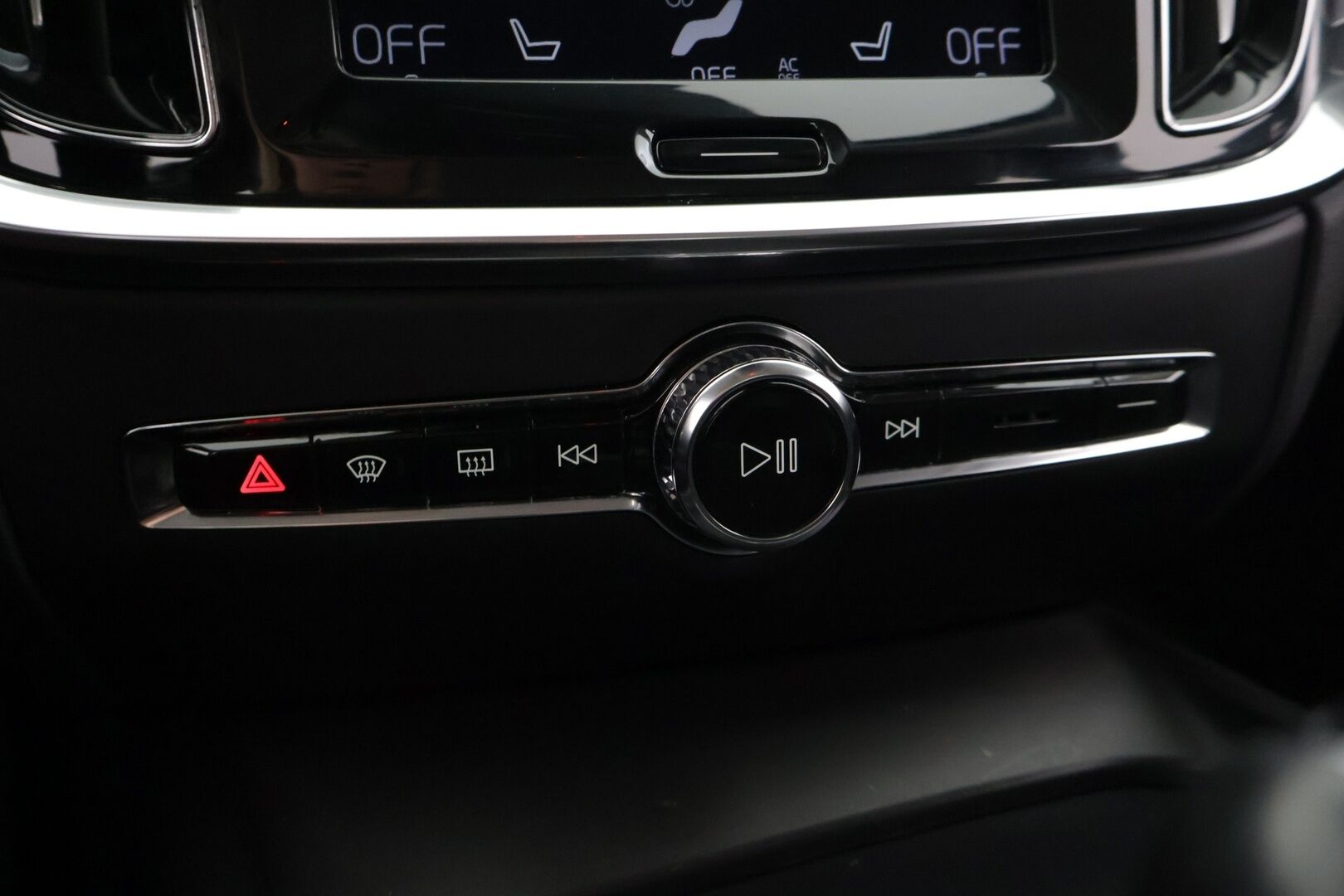 Volvo V60 2019 D3 AWD Business aut ** Suomi-auto / Webasto / P.tutkat / Vakkari / Koukku / APP-Connect ** - Alv-vähennyskelpoinen / Hyvin pidetty / Särmä historia!
