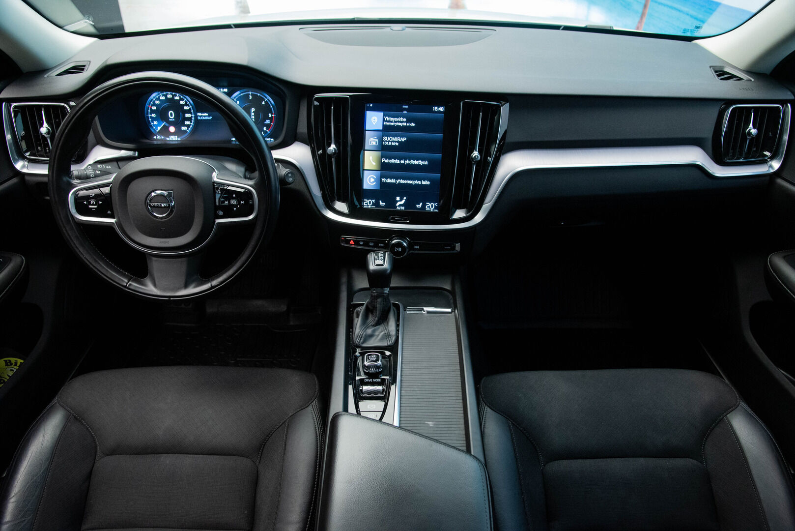 Volvo V60 2019 D3 AWD Business aut - ** Suomi-auto / Webasto / P.tutkat / Vakkari / Koukku / APP-Connect **