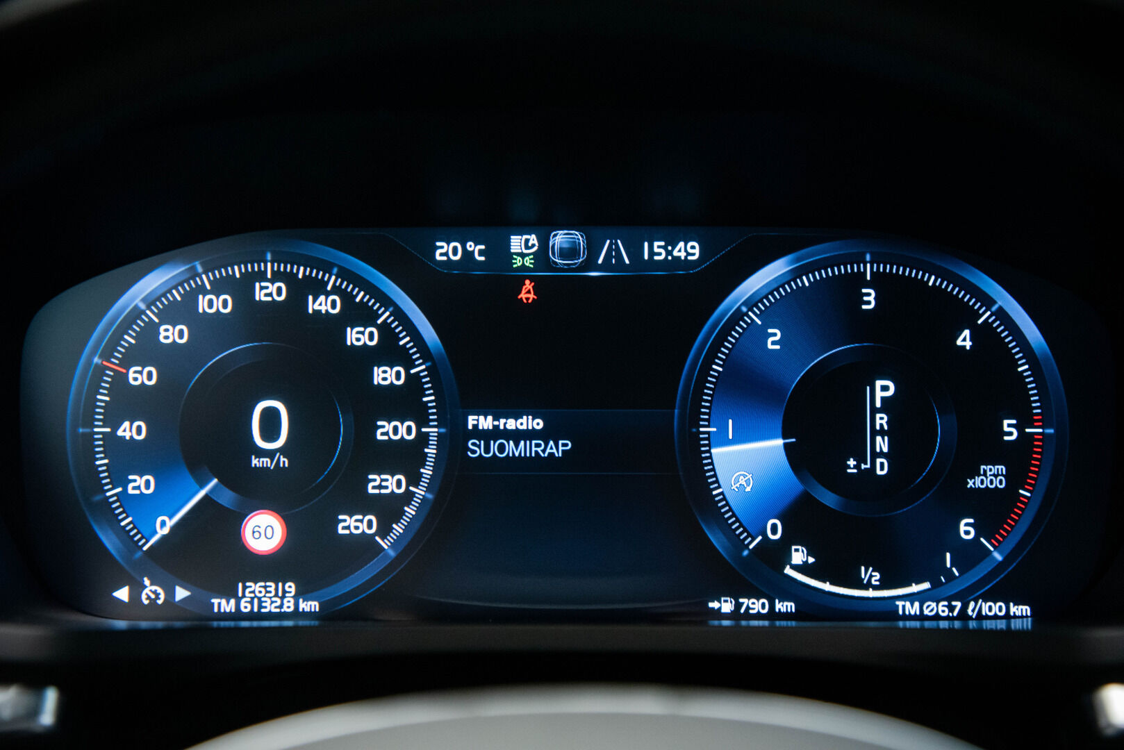 Volvo V60 2019 D3 AWD Business aut - ** Suomi-auto / Webasto / P.tutkat / Vakkari / Koukku / APP-Connect **