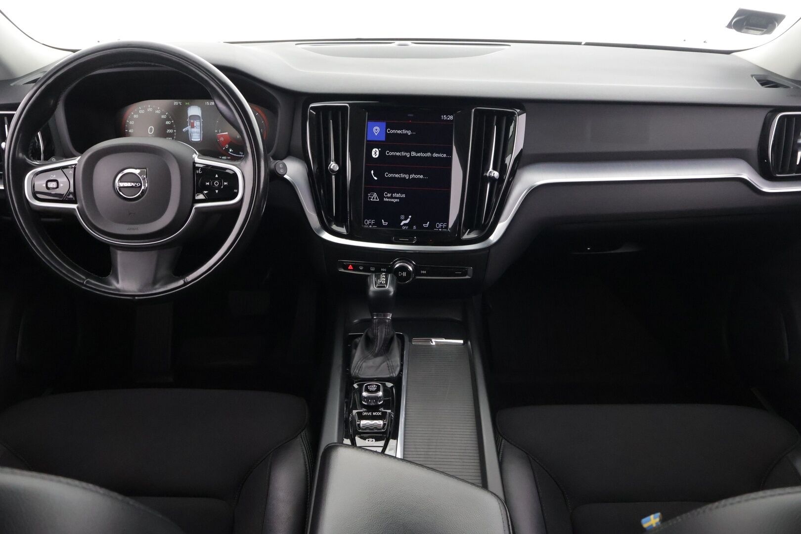 Volvo V60 2019 D3 AWD Business aut ** Suomi-auto / Webasto / P.tutkat / Vakkari / Koukku / APP-Connect ** - Alv-vähennyskelpoinen / Hyvin pidetty / Särmä historia!