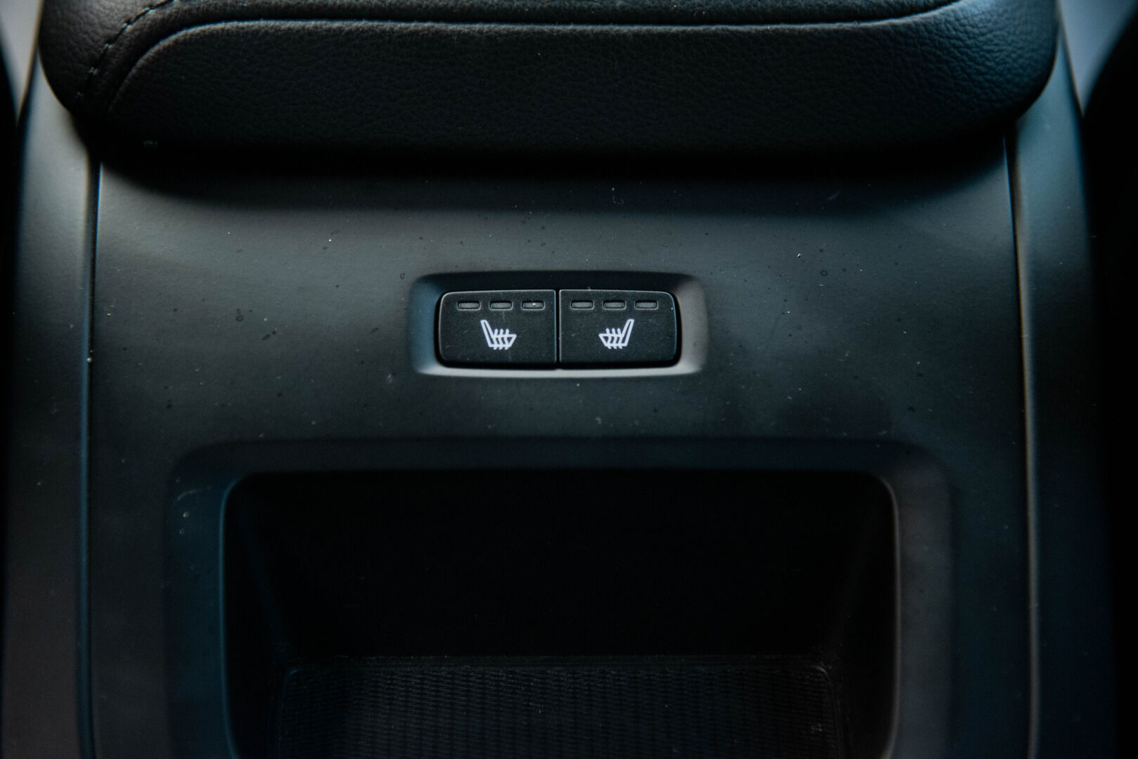 Volvo V60 2019 D3 AWD Business aut - ** Suomi-auto / Webasto / P.tutkat / Vakkari / Koukku / APP-Connect **