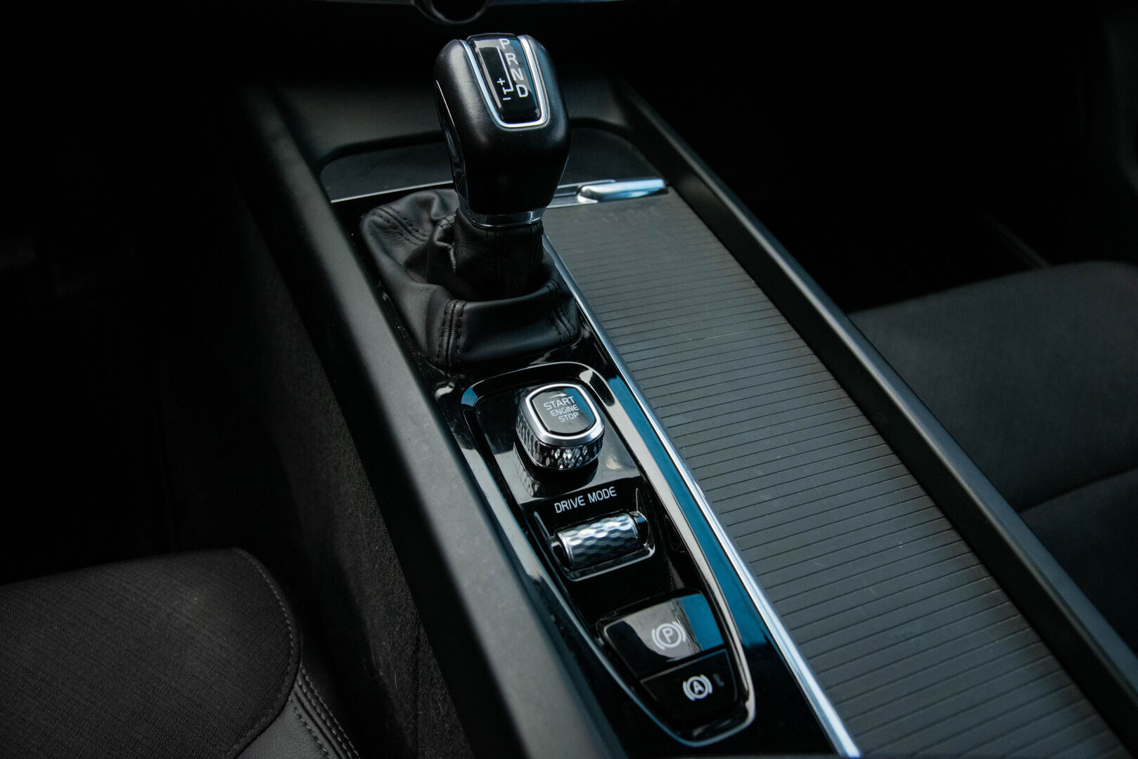 Volvo V60 2019 D3 AWD Business aut - ** Suomi-auto / Webasto / P.tutkat / Vakkari / Koukku / APP-Connect **