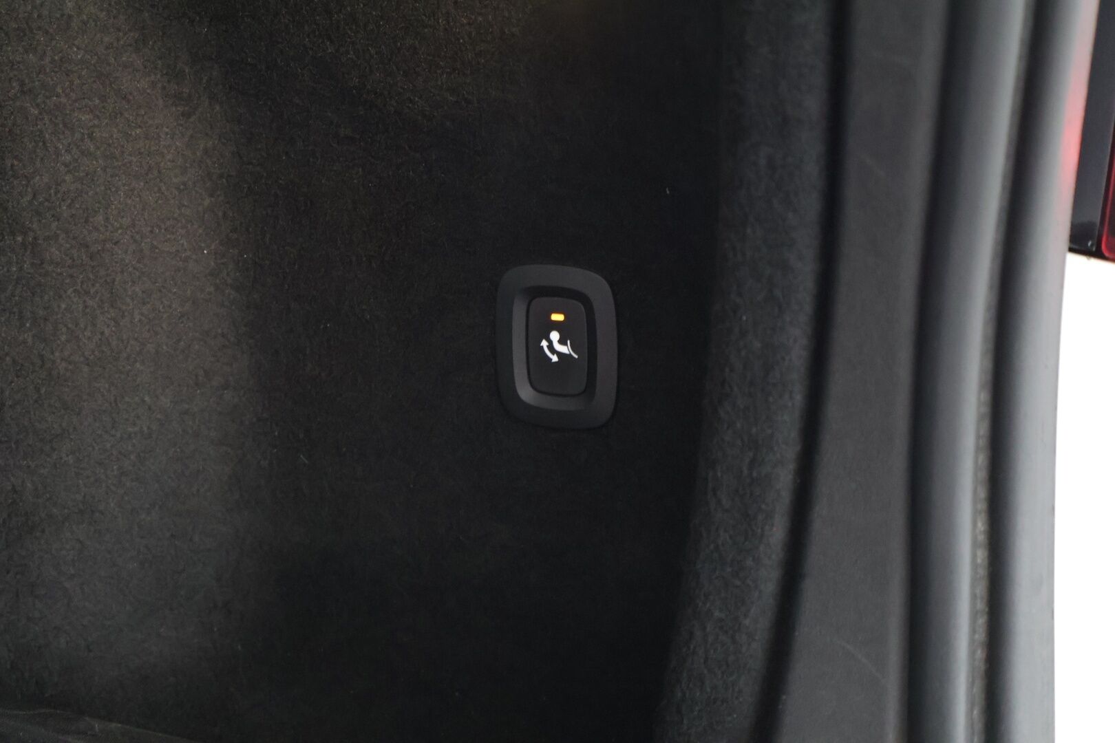 Volvo V60 2019 D3 AWD Business aut ** Suomi-auto / Webasto / P.tutkat / Vakkari / Koukku / APP-Connect ** - Alv-vähennyskelpoinen / Hyvin pidetty / Särmä historia!