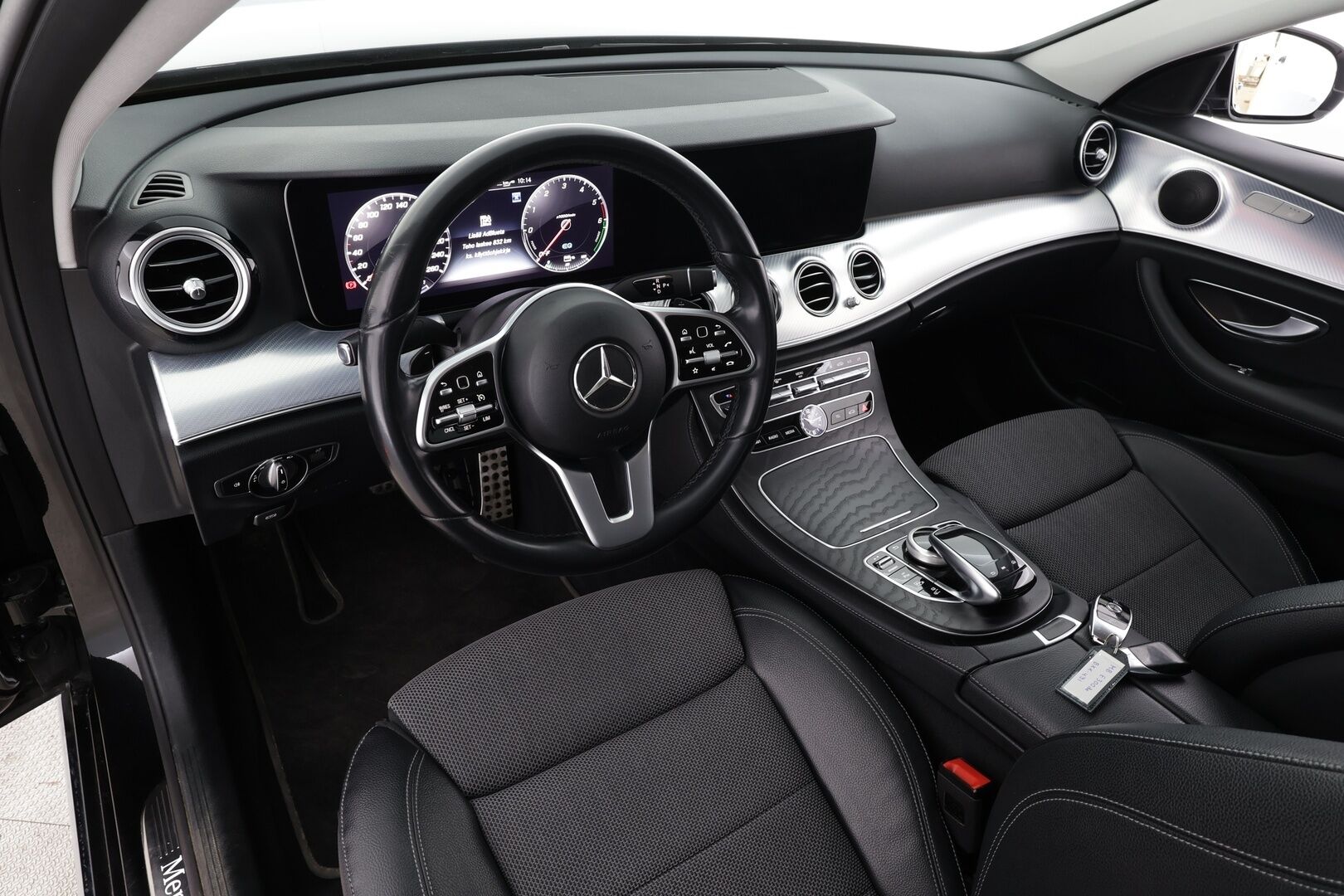 Mercedes-Benz E 2019 300de A Business Avantgarde Edition EQ Power * Multibeam / P.Kamera / Sportpenkit / Katveavustin / Widescreen / Koukku * - Suomi-auto / Kahdet renkaat - HULLU BLACKWEEK KORKOTARJOUS 2,49%