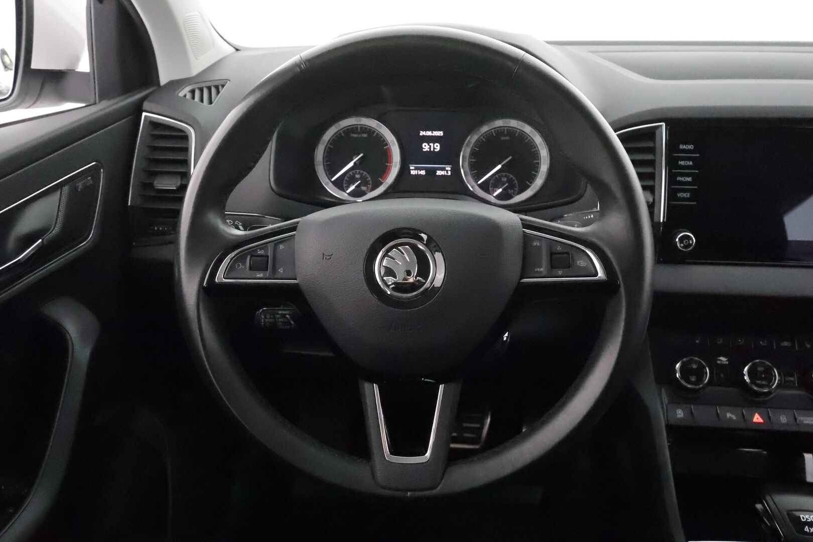 Skoda Karoq 2019 1,5 TSI 4x4 Style DSG Autom **Webasto / Muistipenkki / Adapt.vakkari / Canton / P.kamera / KeylessGo** - 1.om Suomi-auto / Kahdet renkaat aluvanteilla